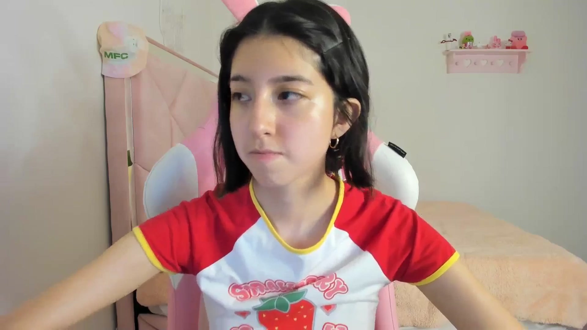 Gallery image thumbnail from Cherrycute666's myfreecams stream on, 03/22/2024, 03:55 image 16 of 20