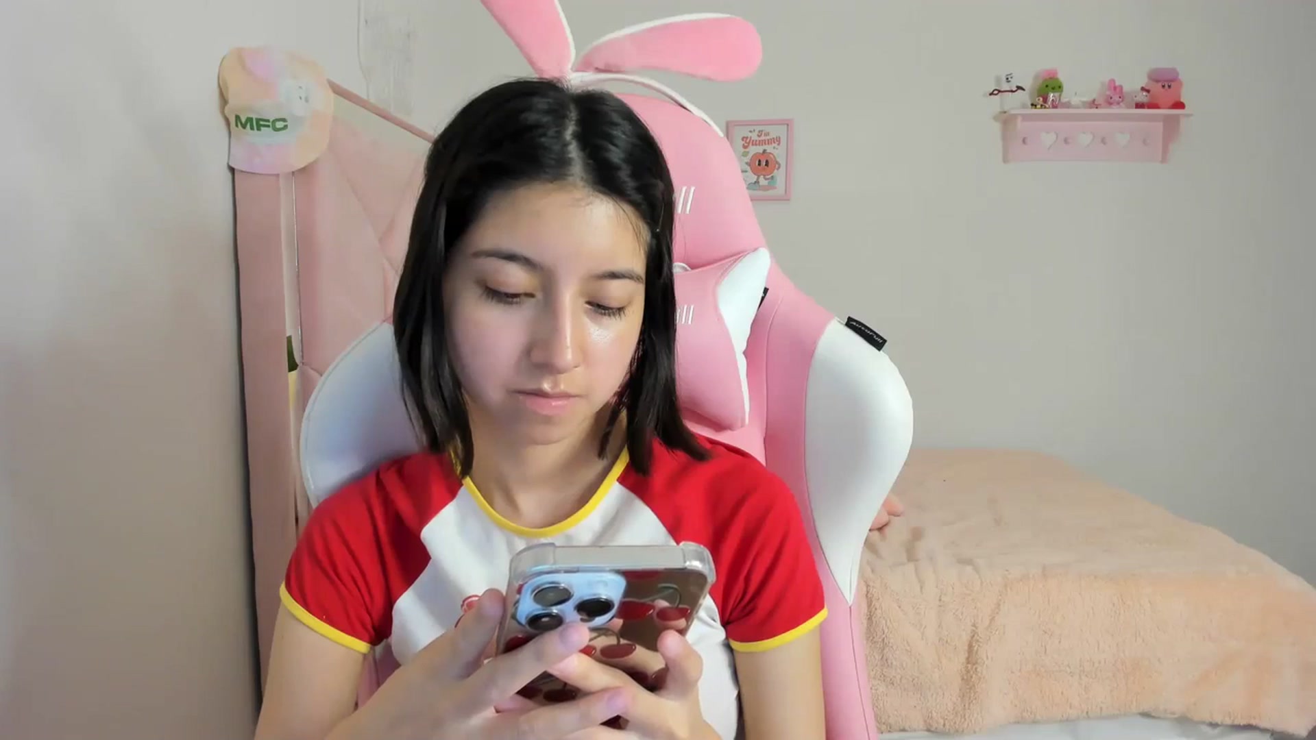 Gallery image thumbnail from Cherrycute666's myfreecams stream on, 03/22/2024, 03:55 image 10 of 20