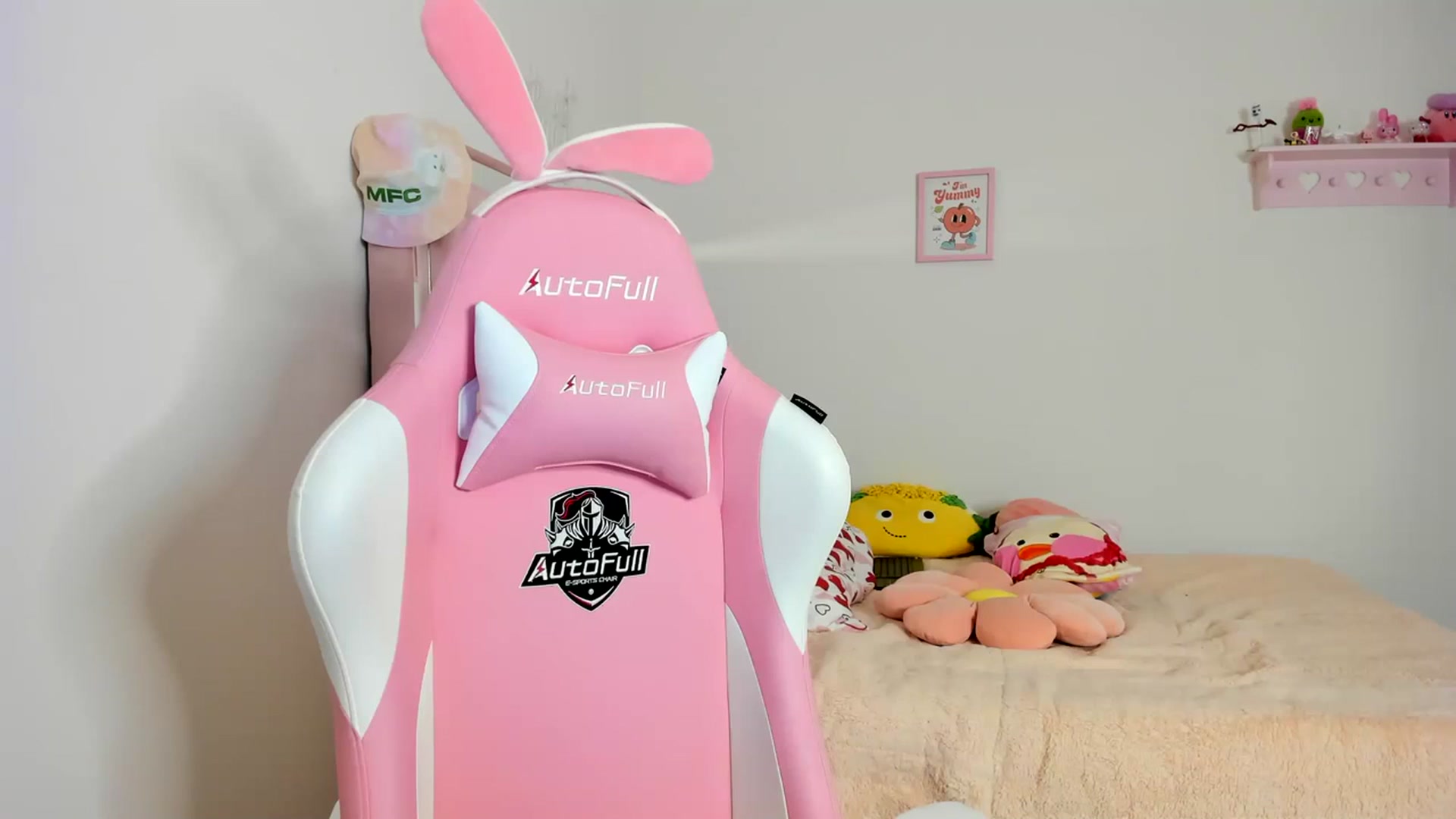 Gallery image thumbnail from Cherrycute666's myfreecams stream on, 03/22/2024, 09:30 image 2 of 20