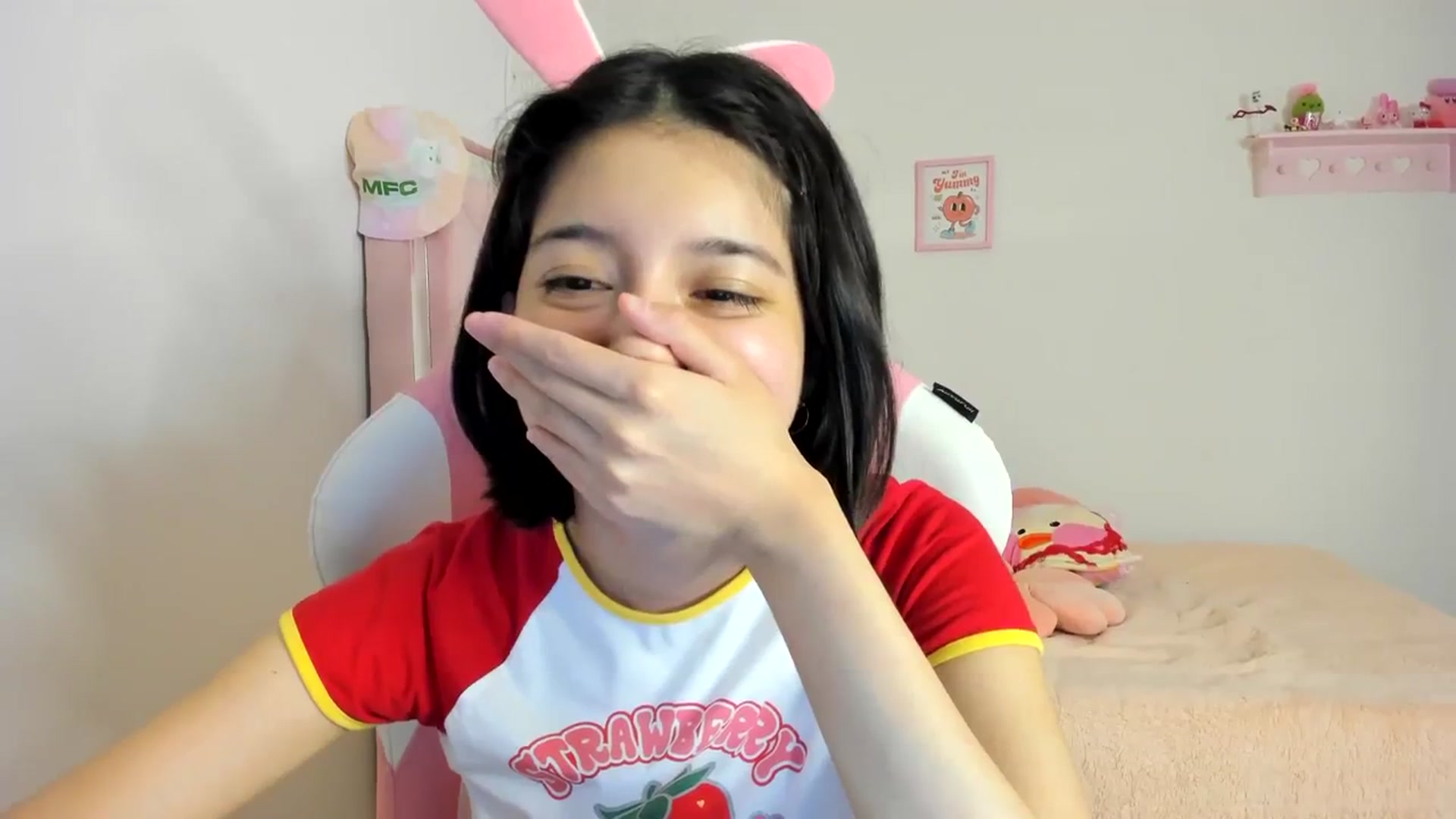 Gallery image thumbnail from Cherrycute666's myfreecams stream on, 03/22/2024, 09:30 image 17 of 20