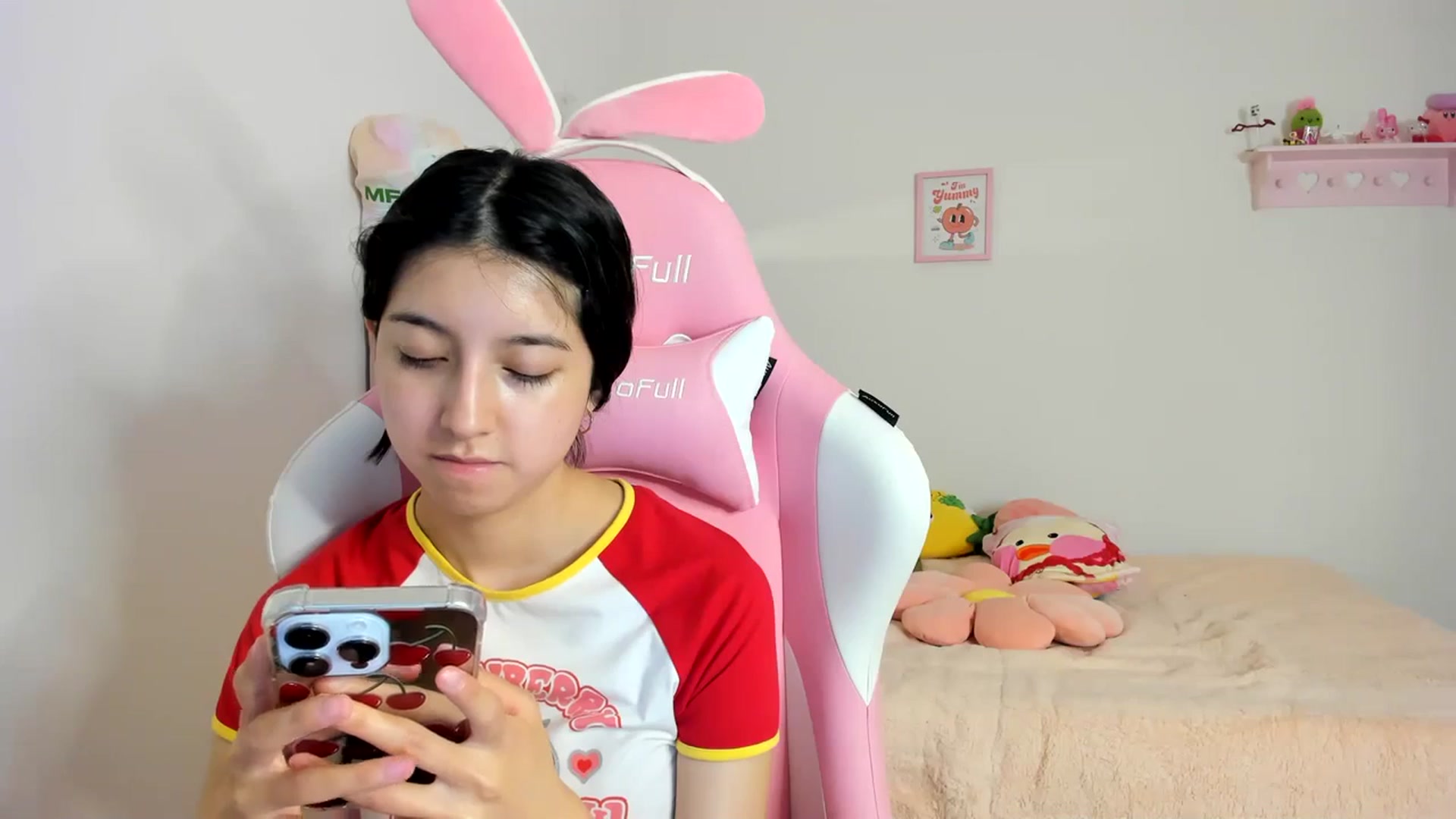 Gallery image thumbnail from Cherrycute666's myfreecams stream on, 03/22/2024, 09:30 image 8 of 20
