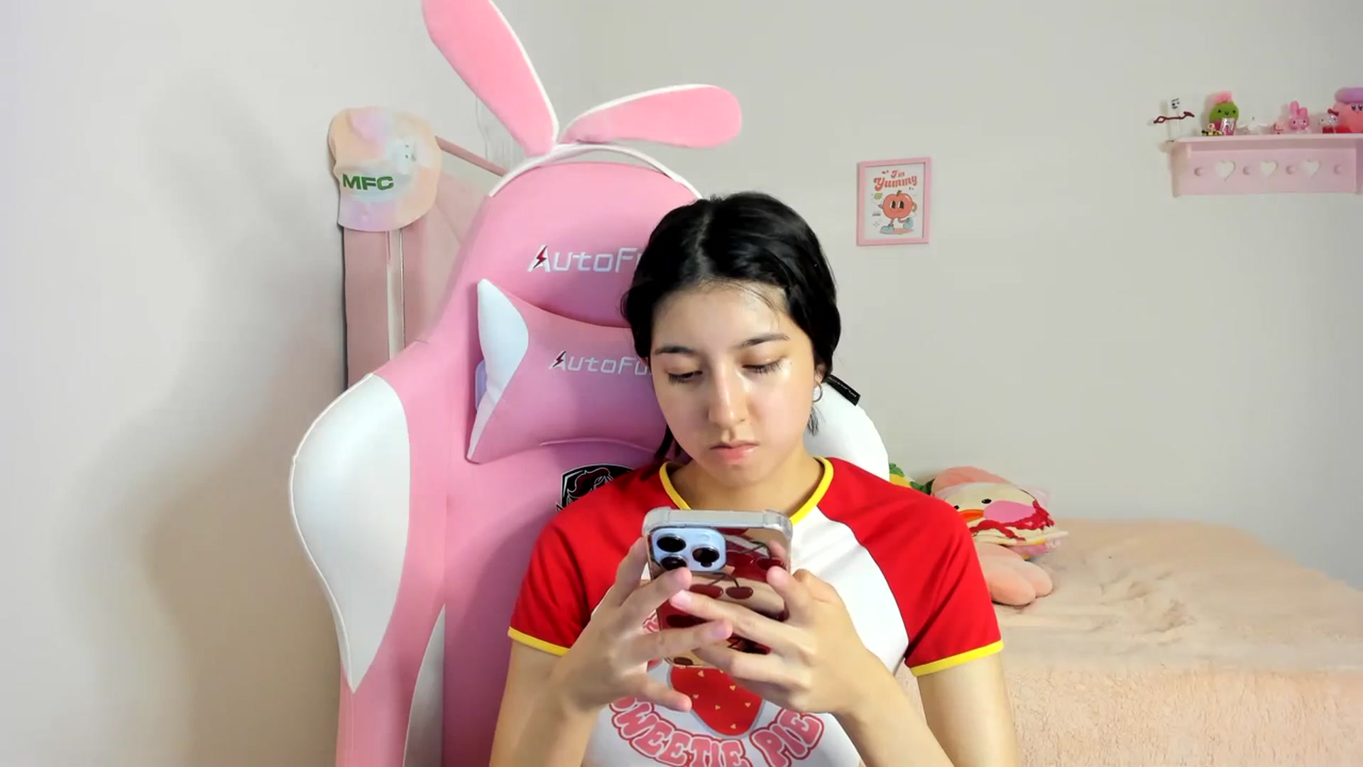 Gallery image thumbnail from Cherrycute666's myfreecams stream on, 03/22/2024, 09:30 image 11 of 20