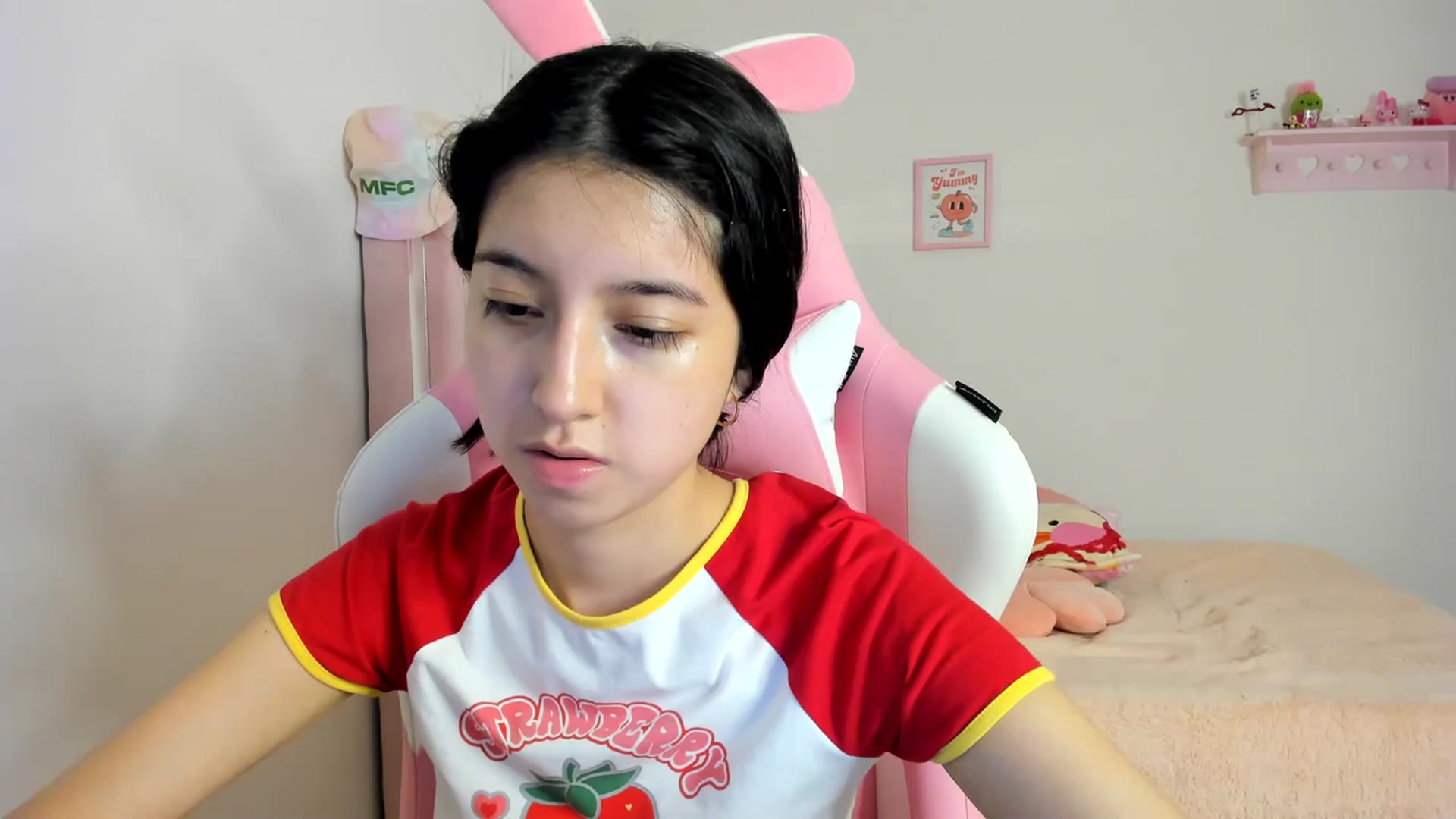Gallery image thumbnail from Cherrycute666's myfreecams stream on, 03/22/2024, 09:30 image 15 of 20
