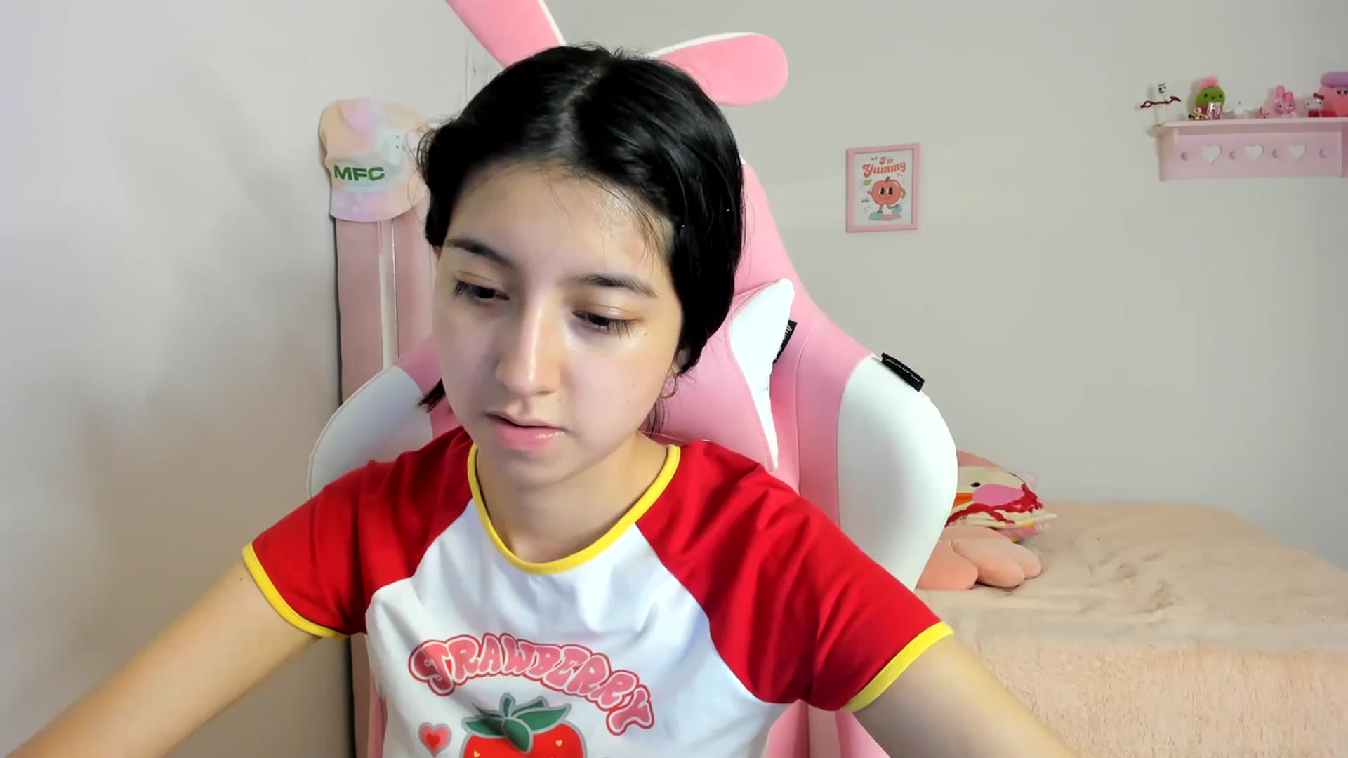 Gallery image thumbnail from Cherrycute666's myfreecams stream on, 03/22/2024, 09:30 image 16 of 20