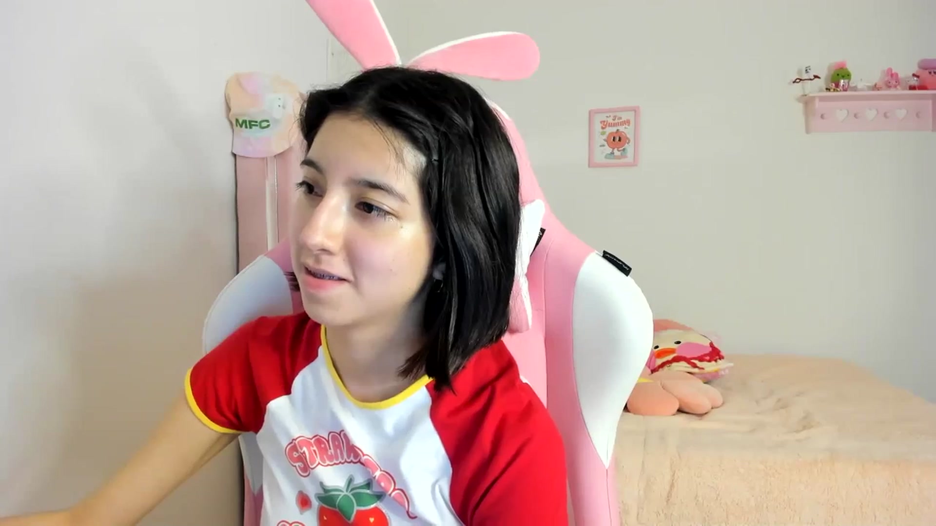 Gallery image thumbnail from Cherrycute666's myfreecams stream on, 03/22/2024, 09:30 image 18 of 20