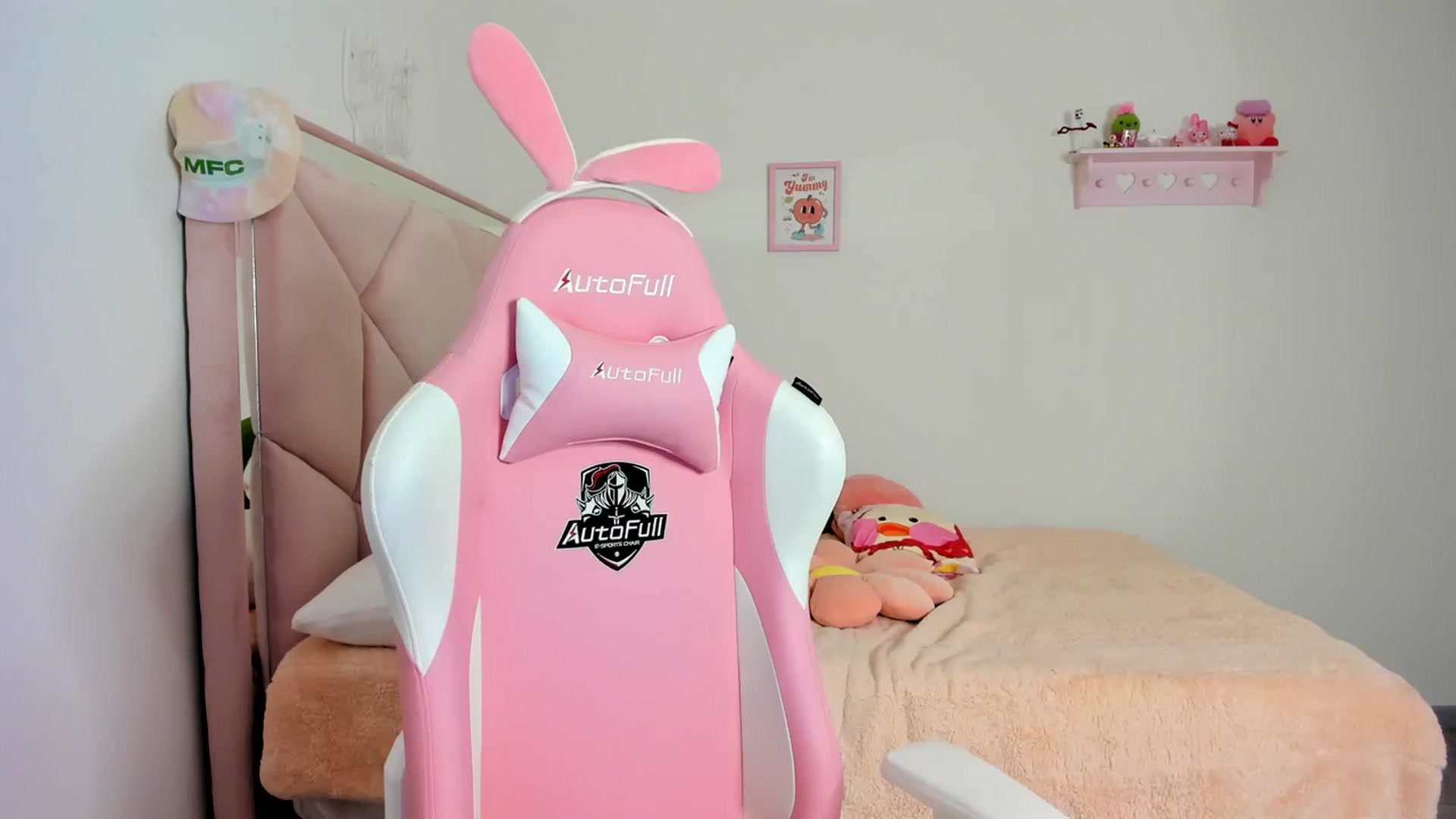 Gallery image thumbnail from Cherrycute666's myfreecams stream on, 03/23/2024, 03:47 image 6 of 20