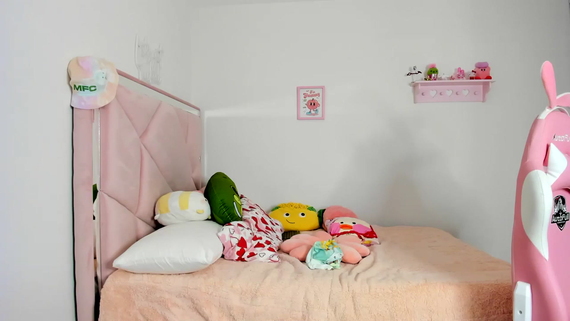 Gallery image thumbnail from Cherrycute666's myfreecams stream on, 03/23/2024, 03:47 image 4 of 20