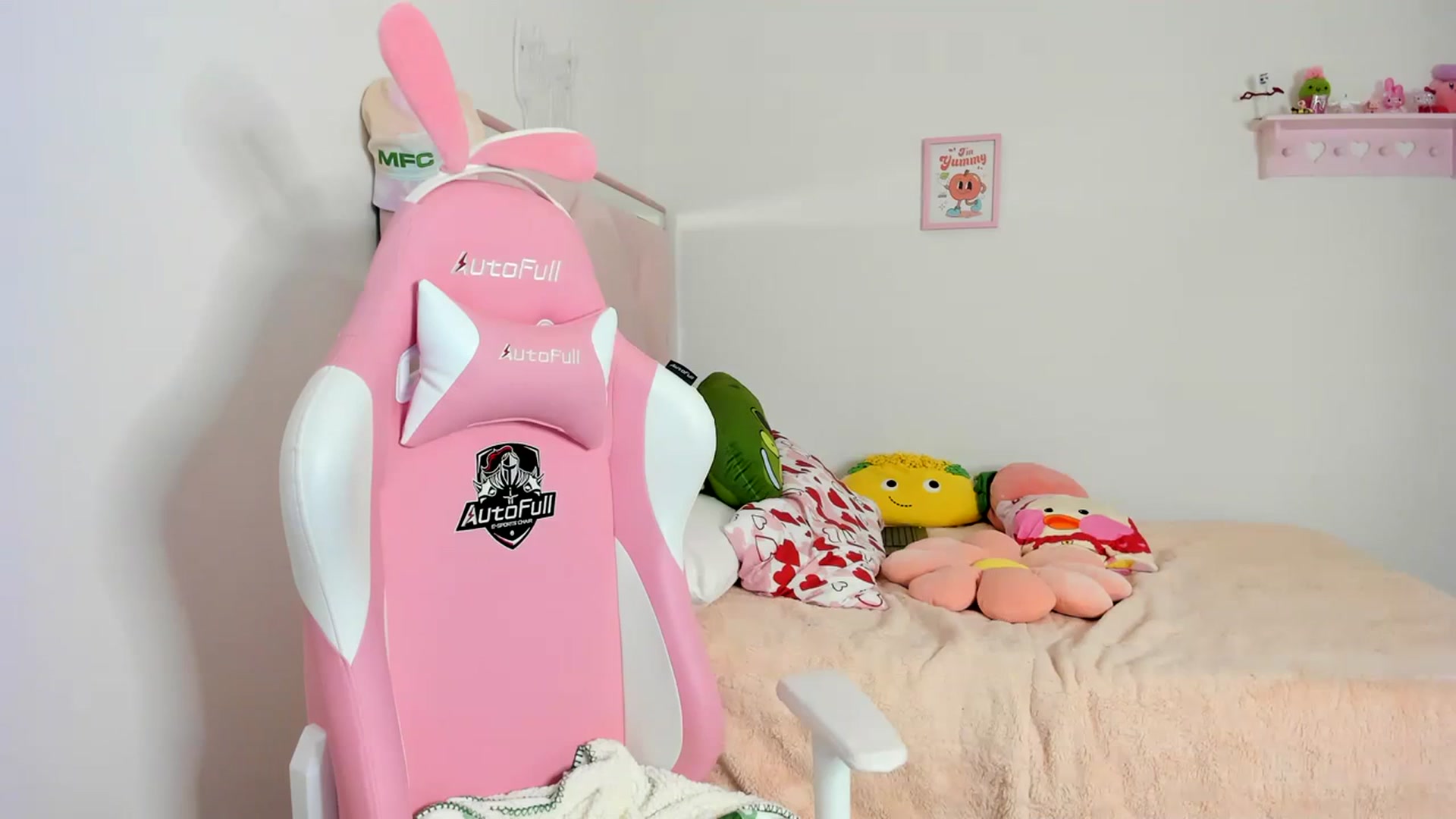 Gallery image thumbnail from Cherrycute666's myfreecams stream on, 03/23/2024, 04:49 image 20 of 20