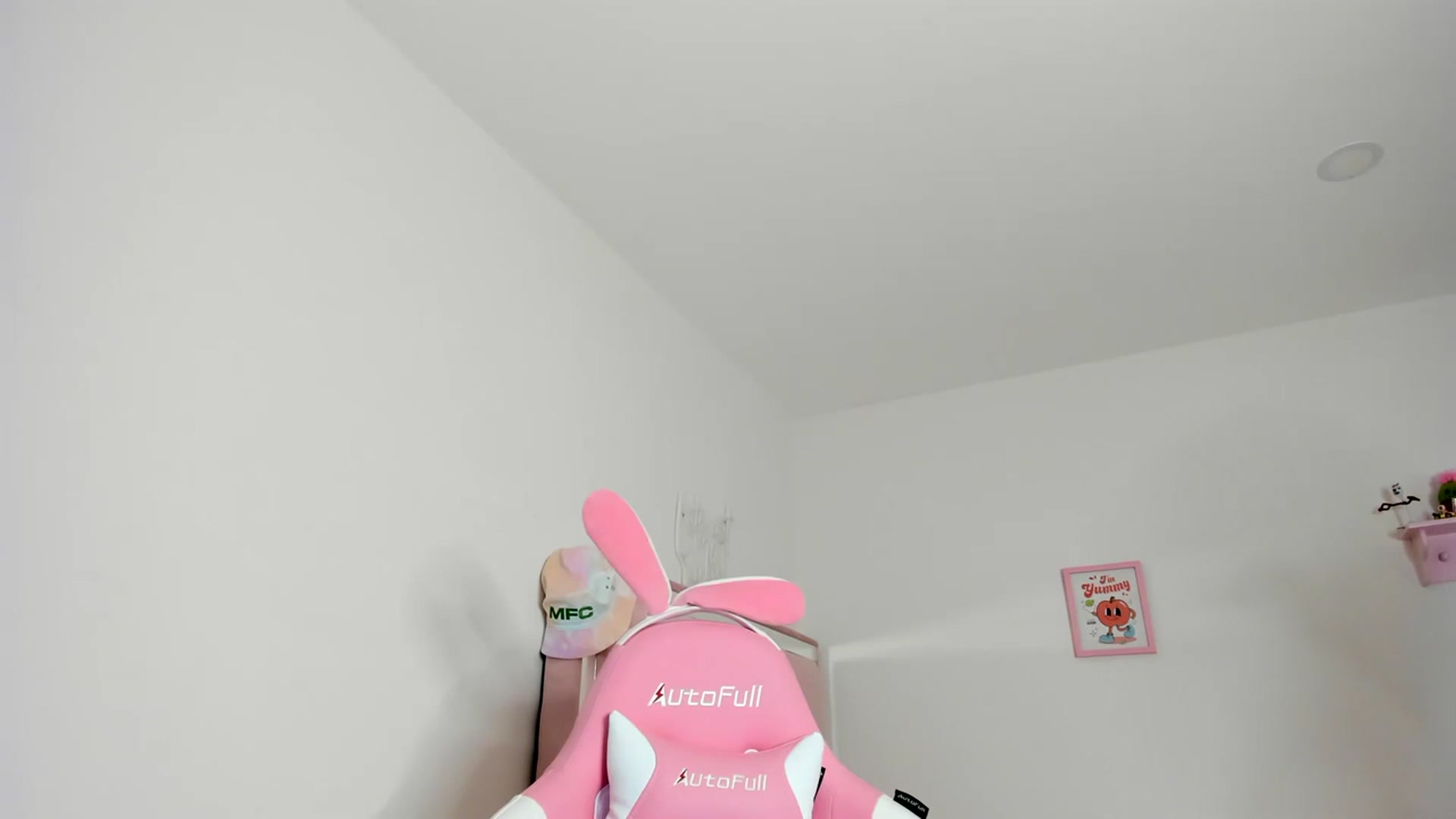 Gallery image thumbnail from Cherrycute666's myfreecams stream on, 03/23/2024, 06:16 image 11 of 20