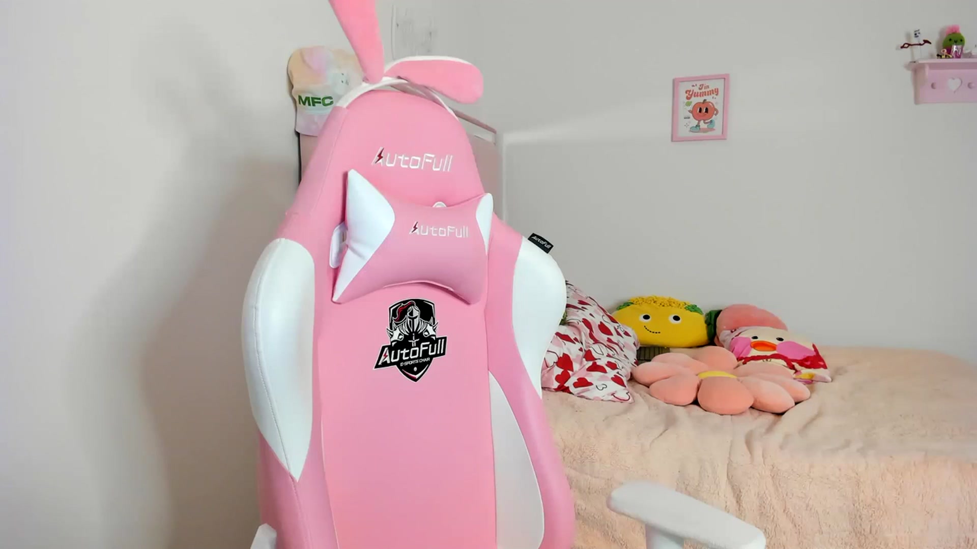 Gallery image thumbnail from Cherrycute666's myfreecams stream on, 03/23/2024, 06:16 image 15 of 20