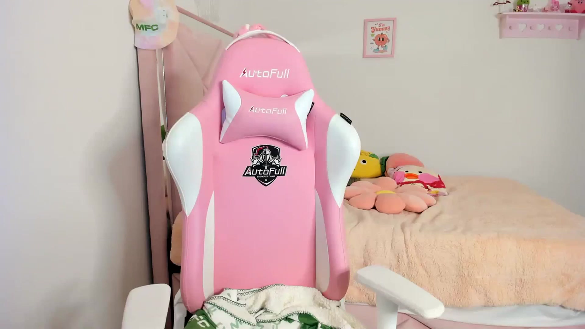 Gallery image thumbnail from Cherrycute666's myfreecams stream on, 03/23/2024, 08:32 image 20 of 20