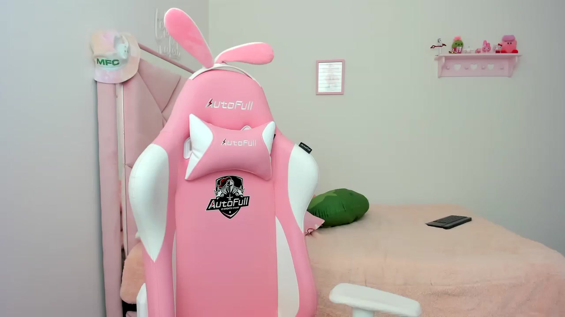 Gallery image thumbnail from Cherrycute666's myfreecams stream on, 03/24/2024, 22:17 image 12 of 20