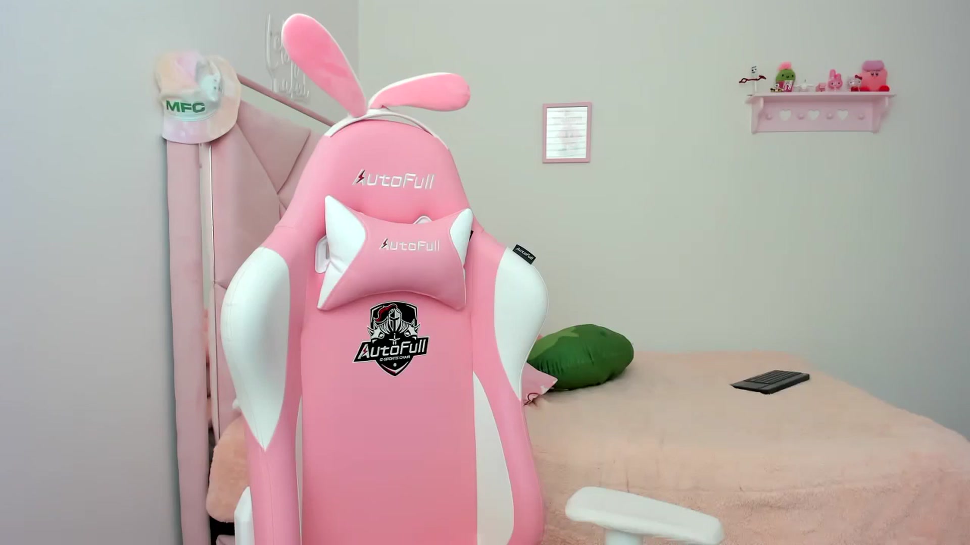 Gallery image thumbnail from Cherrycute666's myfreecams stream on, 03/24/2024, 22:17 image 11 of 20