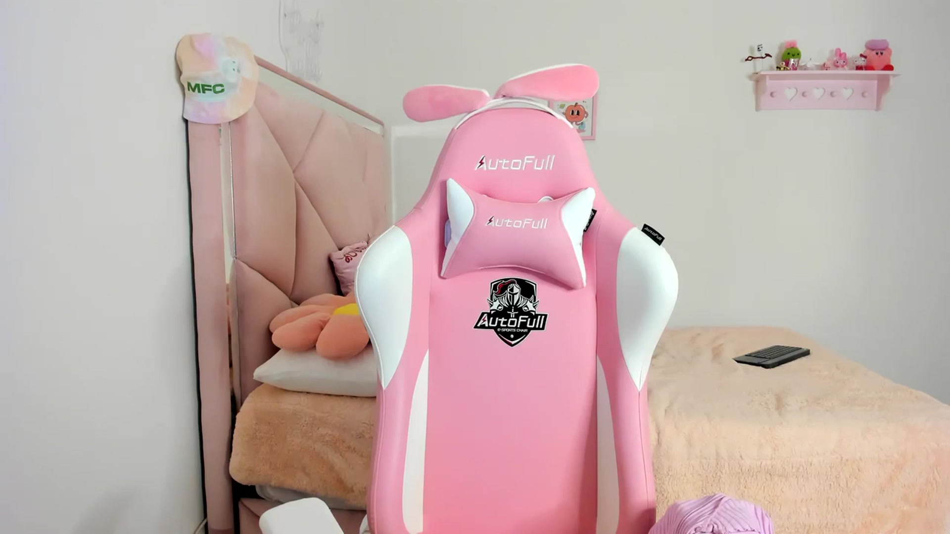 Gallery image thumbnail from Cherrycute666's myfreecams stream on, 03/25/2024, 05:05 image 11 of 20