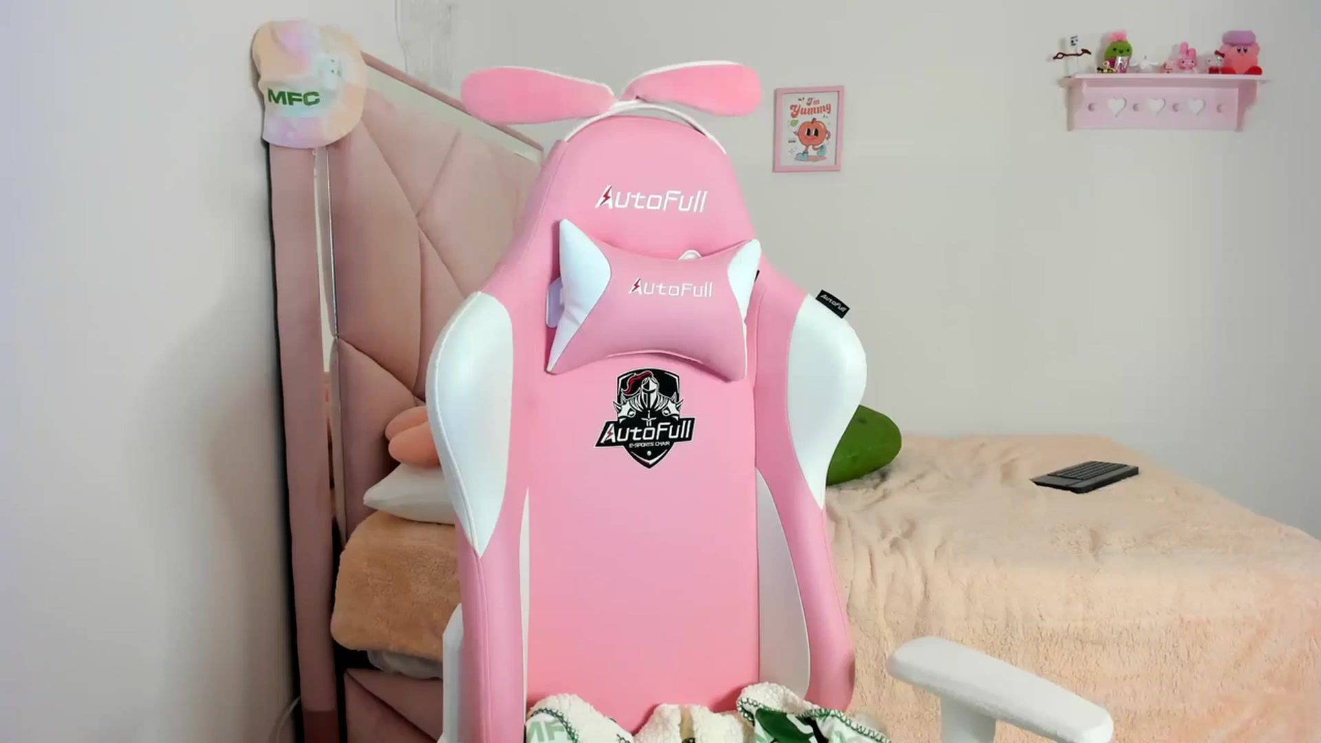 Gallery image thumbnail from Cherrycute666's myfreecams stream on, 03/25/2024, 05:05 image 14 of 20