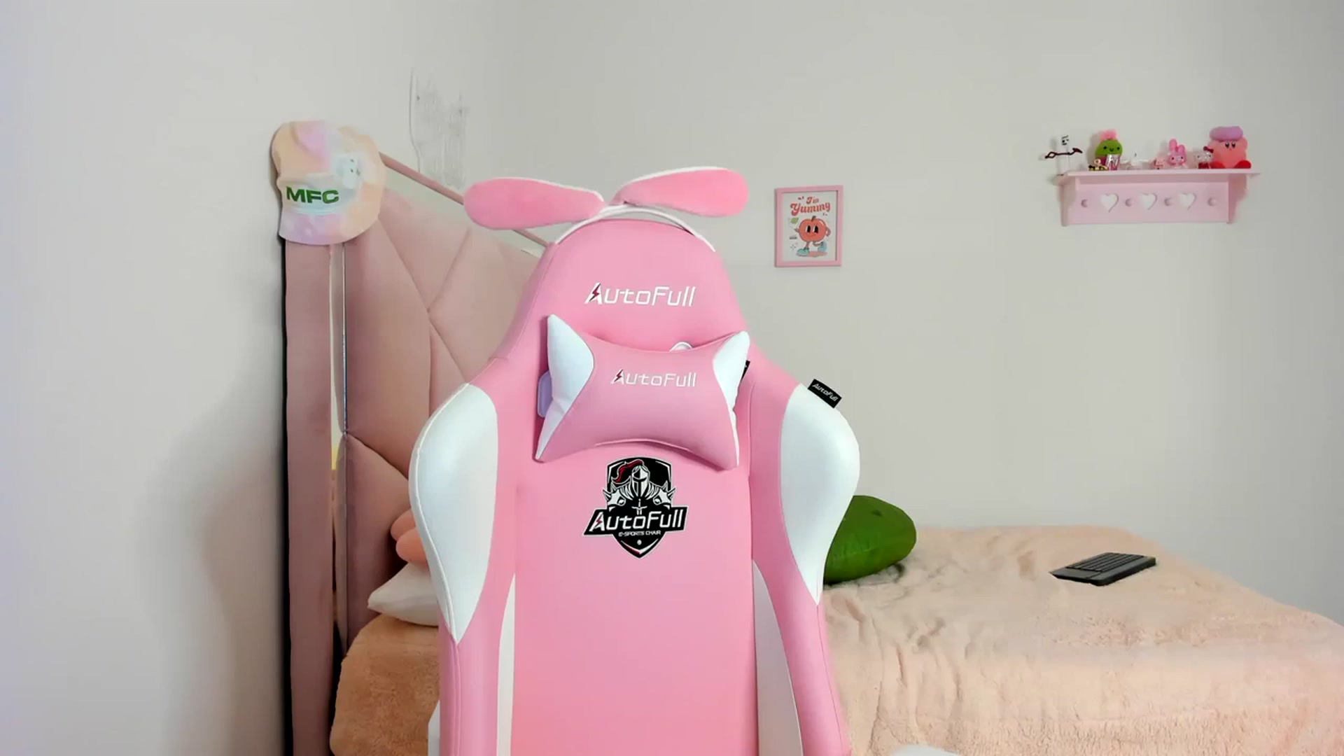 Gallery image thumbnail from Cherrycute666's myfreecams stream on, 03/25/2024, 06:48 image 12 of 20
