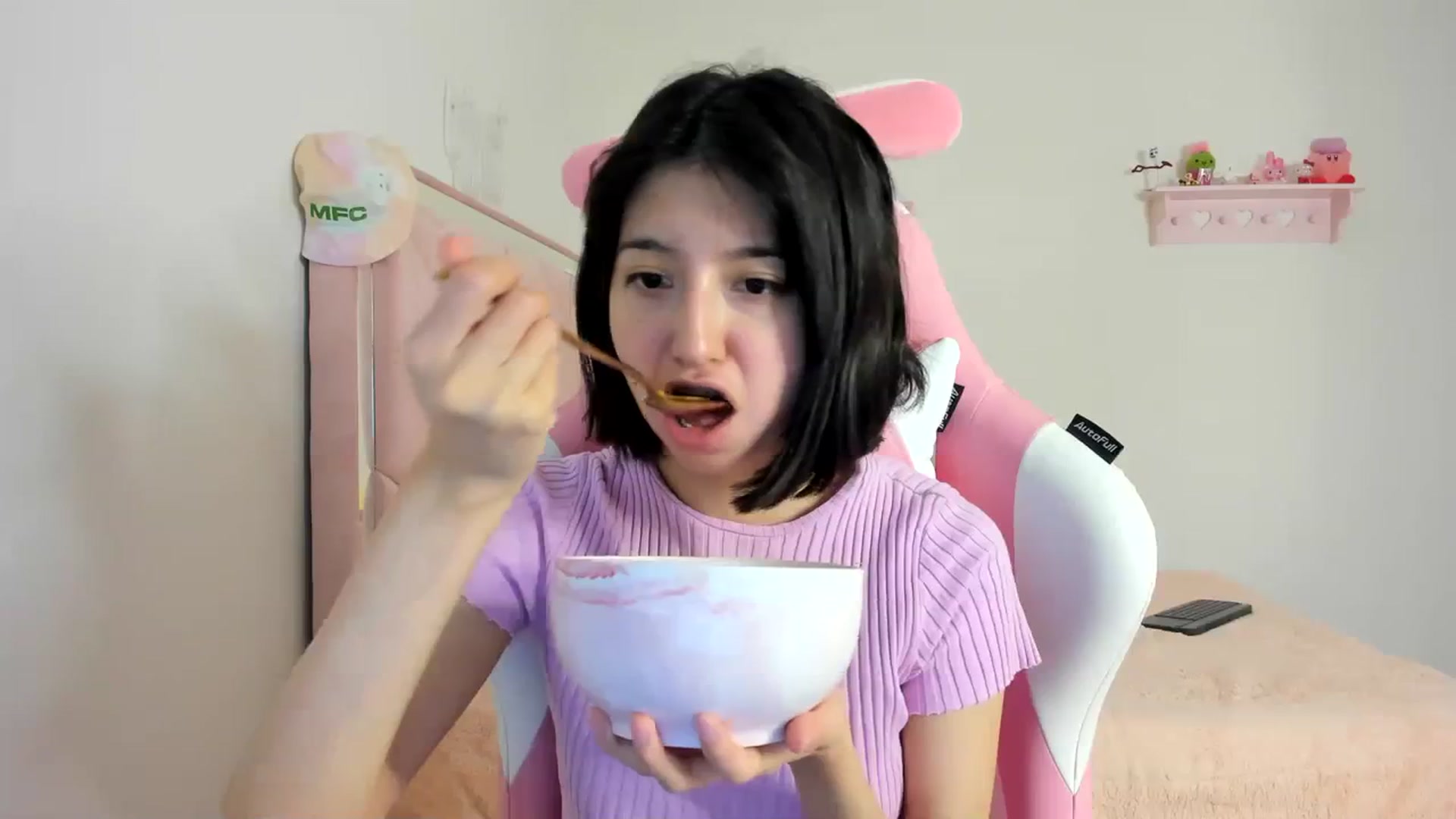 Gallery image thumbnail from Cherrycute666's myfreecams stream on, 03/25/2024, 06:48 image 2 of 20