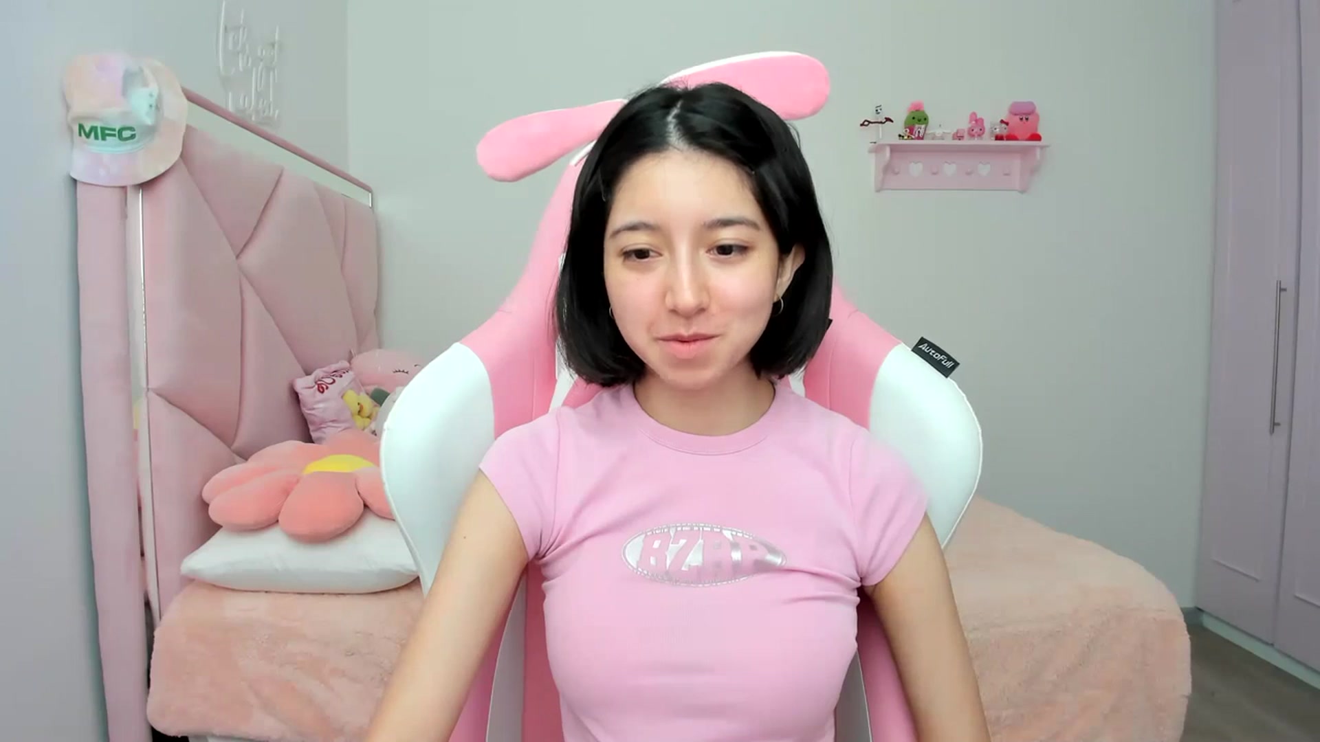 Gallery image thumbnail from Cherrycute666's myfreecams stream on, 03/25/2024, 20:07 image 12 of 20