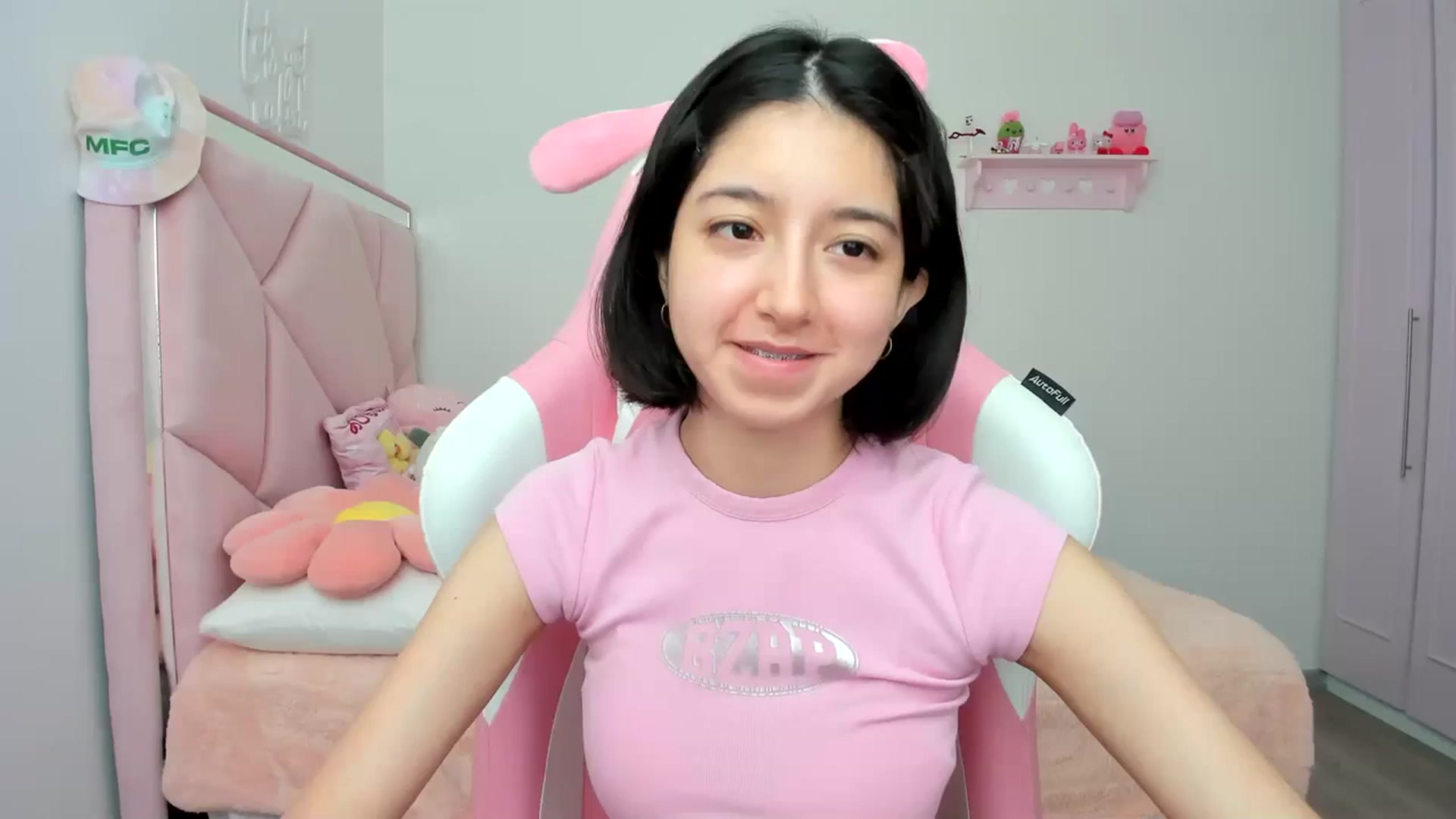 Gallery image thumbnail from Cherrycute666's myfreecams stream on, 03/25/2024, 20:07 image 11 of 20