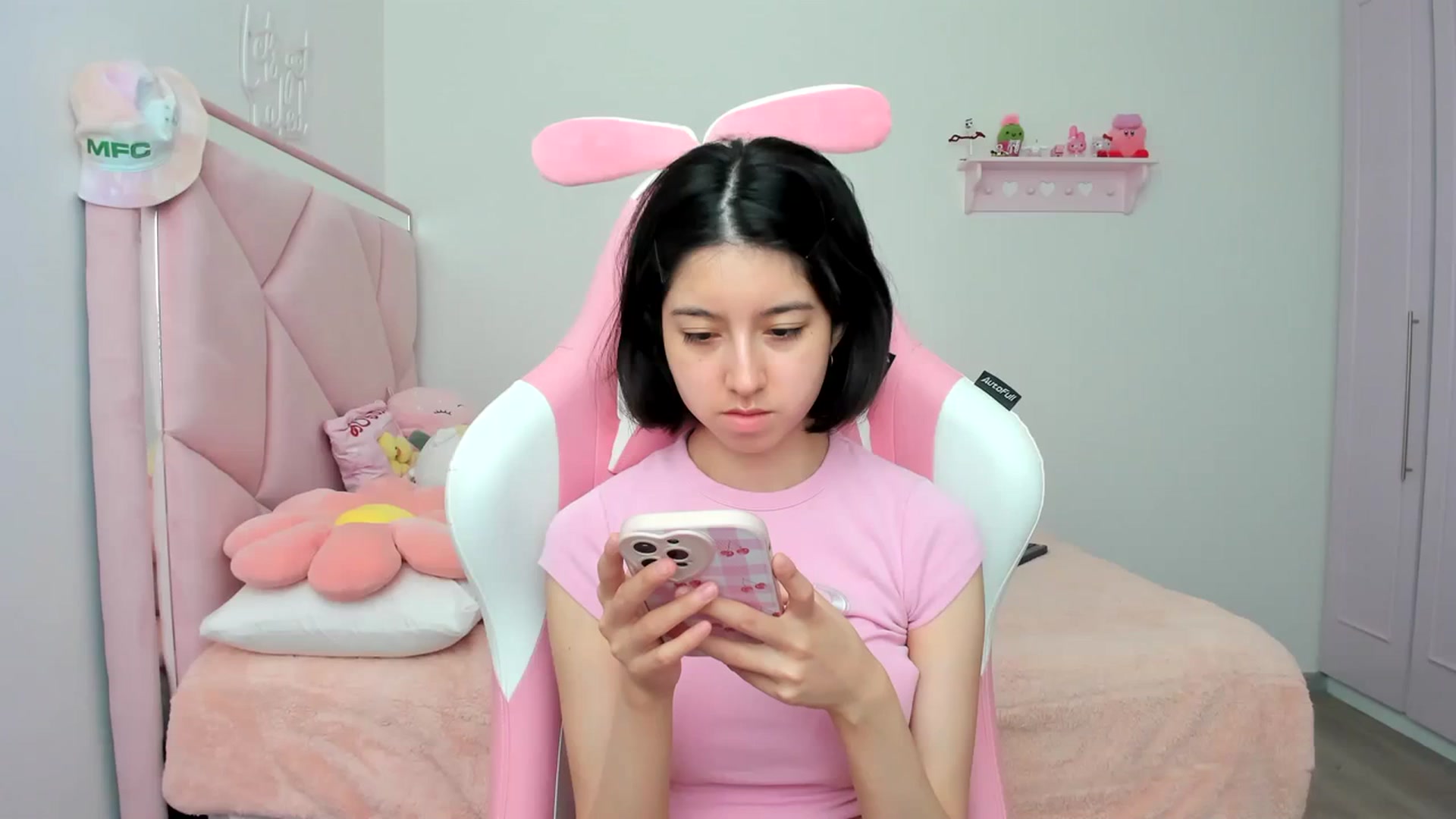 Gallery image thumbnail from Cherrycute666's myfreecams stream on, 03/25/2024, 20:07 image 6 of 20