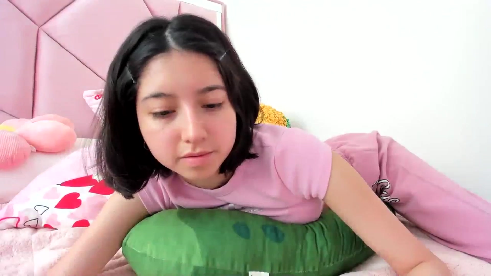 Gallery image thumbnail from Cherrycute666's myfreecams stream on, 03/25/2024, 20:07 image 20 of 20