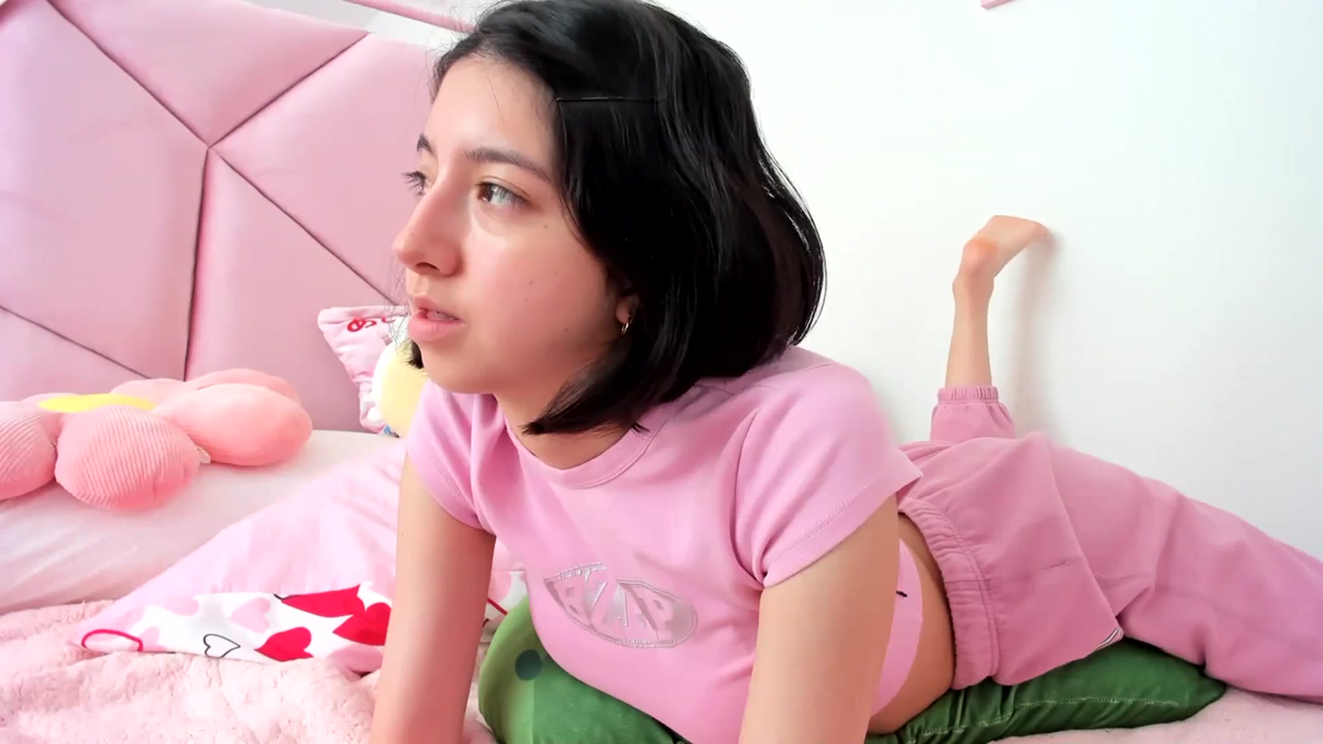 Gallery image thumbnail from Cherrycute666's myfreecams stream on, 03/25/2024, 20:07 image 16 of 20