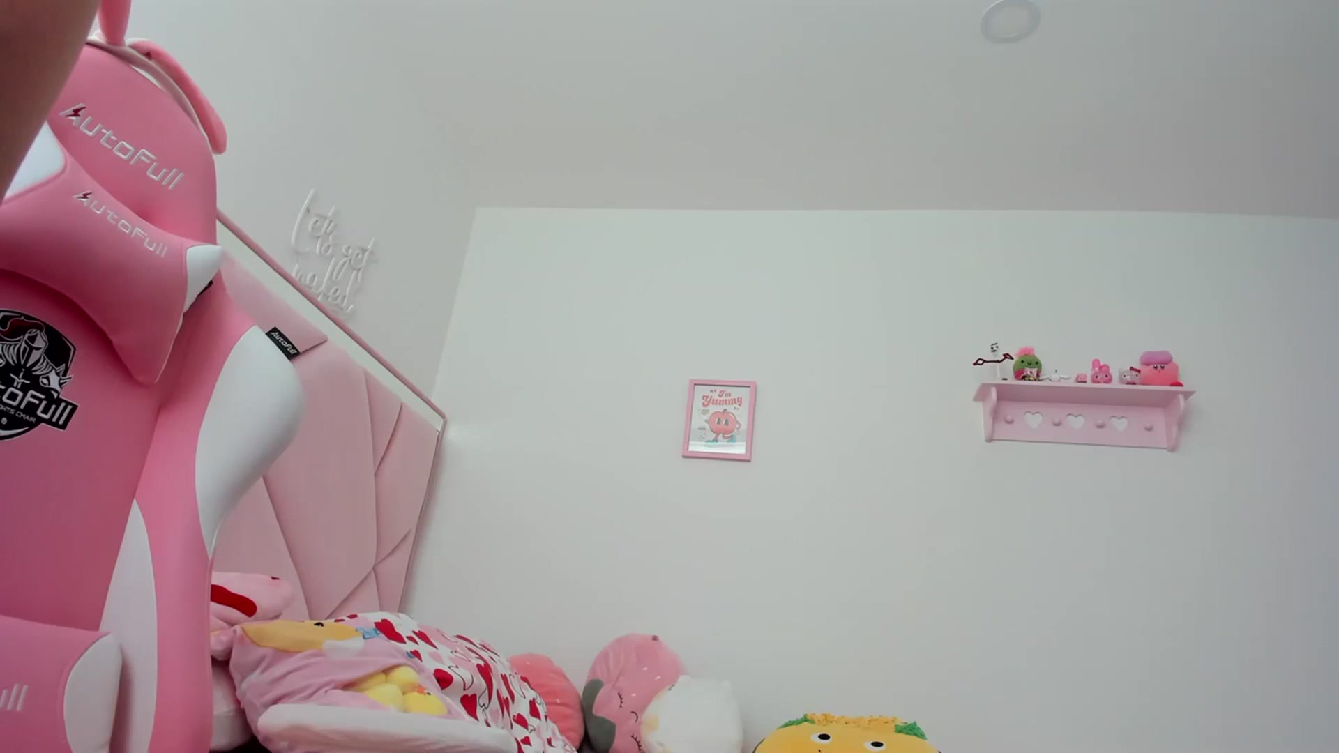 Gallery image thumbnail from Cherrycute666's myfreecams stream on, 03/26/2024, 20:24 image 17 of 20