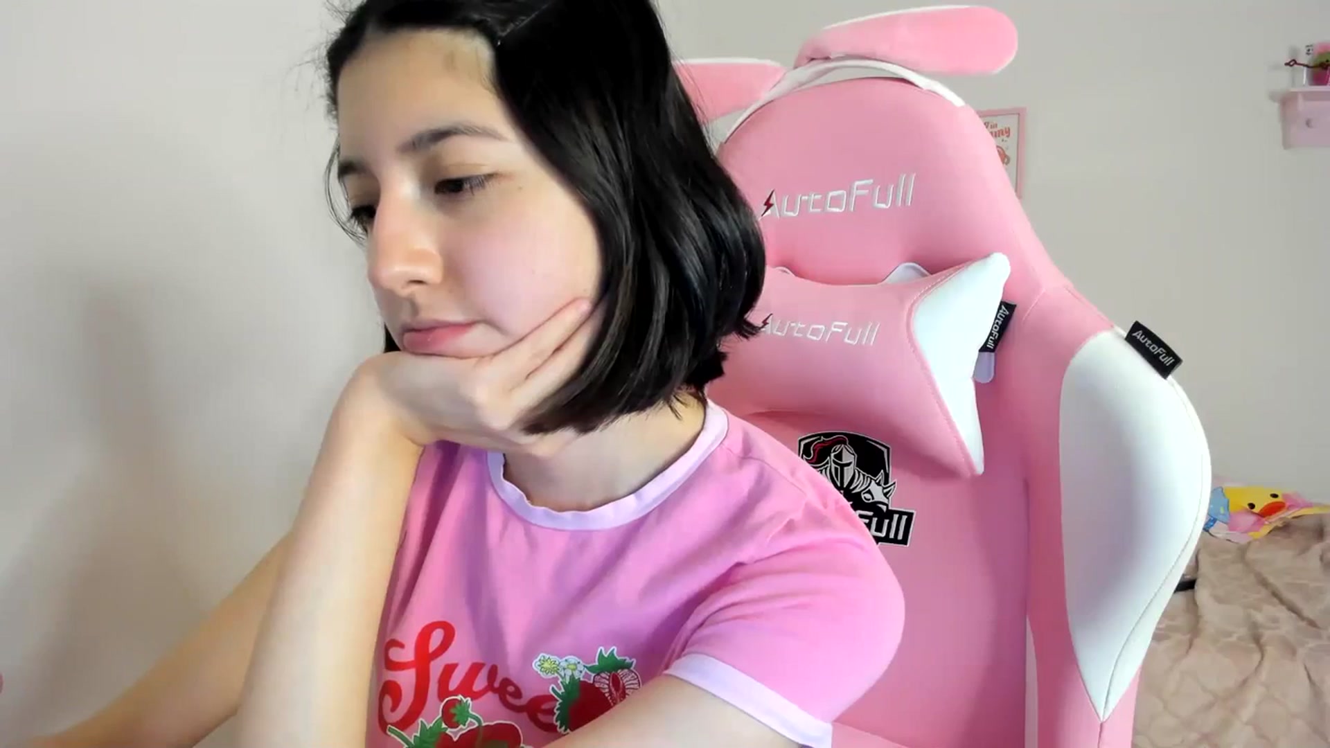 Gallery image thumbnail from Cherrycute666's myfreecams stream on, 03/28/2024, 06:34 image 8 of 20