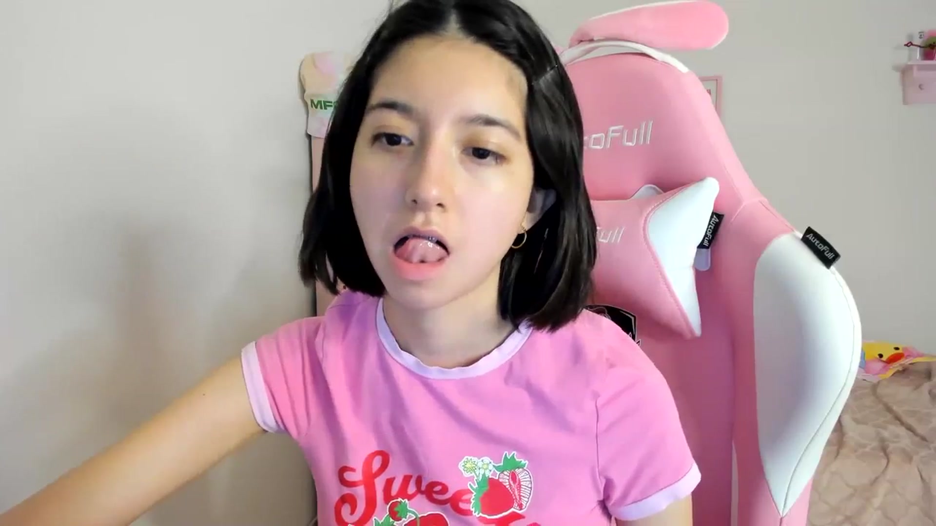 Gallery image thumbnail from Cherrycute666's myfreecams stream on, 03/28/2024, 06:34 image 2 of 20