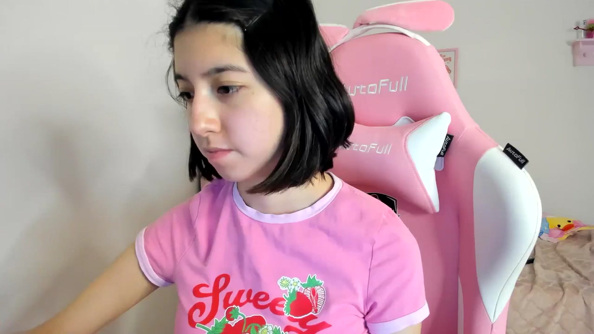 Gallery image thumbnail from Cherrycute666's myfreecams stream on, 03/28/2024, 06:34 image 9 of 20