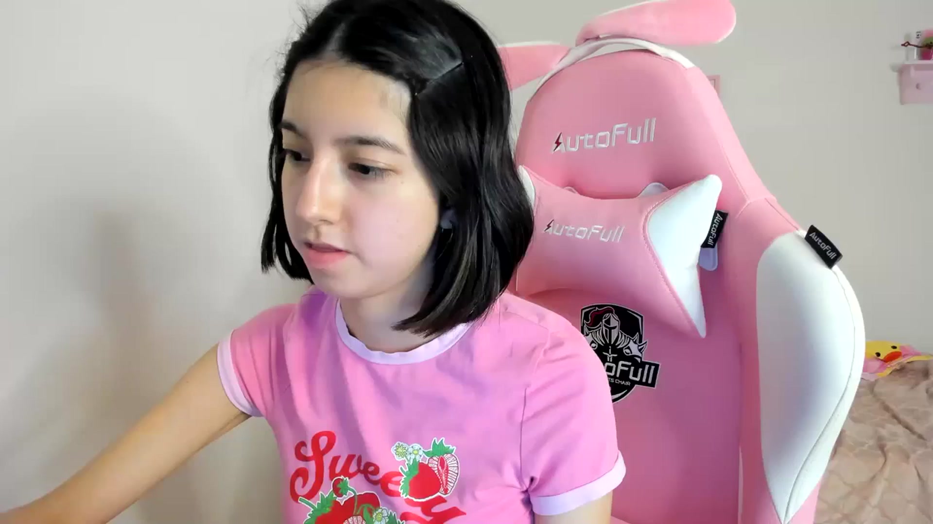Gallery image thumbnail from Cherrycute666's myfreecams stream on, 03/28/2024, 06:34 image 5 of 20