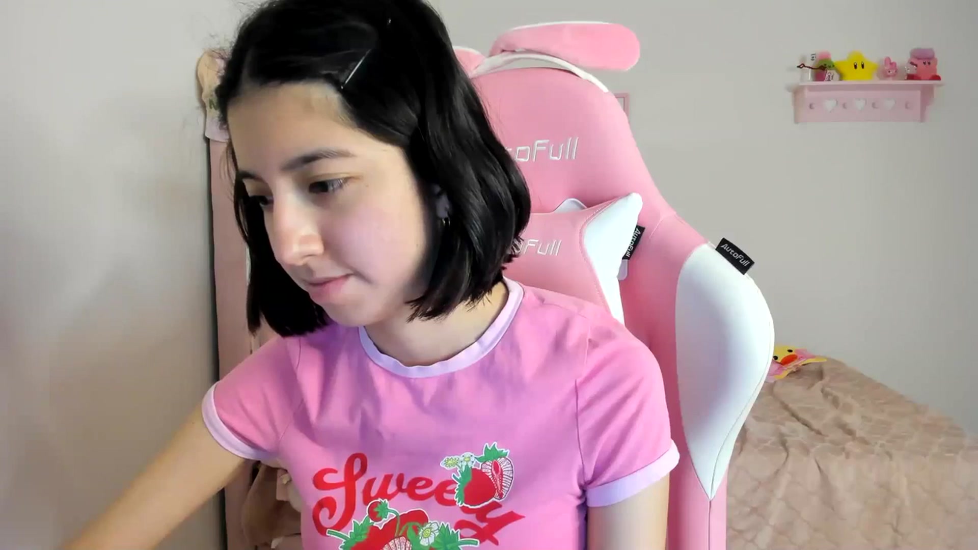 Gallery image thumbnail from Cherrycute666's myfreecams stream on, 03/28/2024, 06:34 image 15 of 20