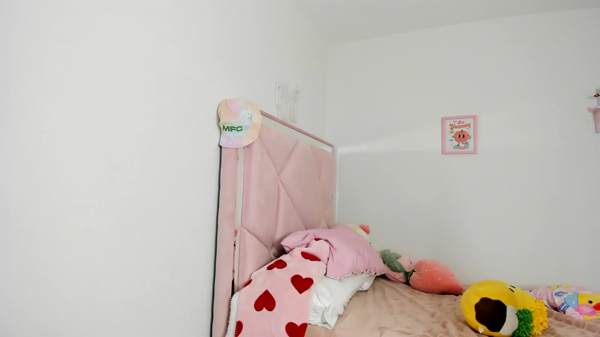 Gallery image thumbnail from Cherrycute666's myfreecams stream on, 03/29/2024, 05:32 image 3 of 20