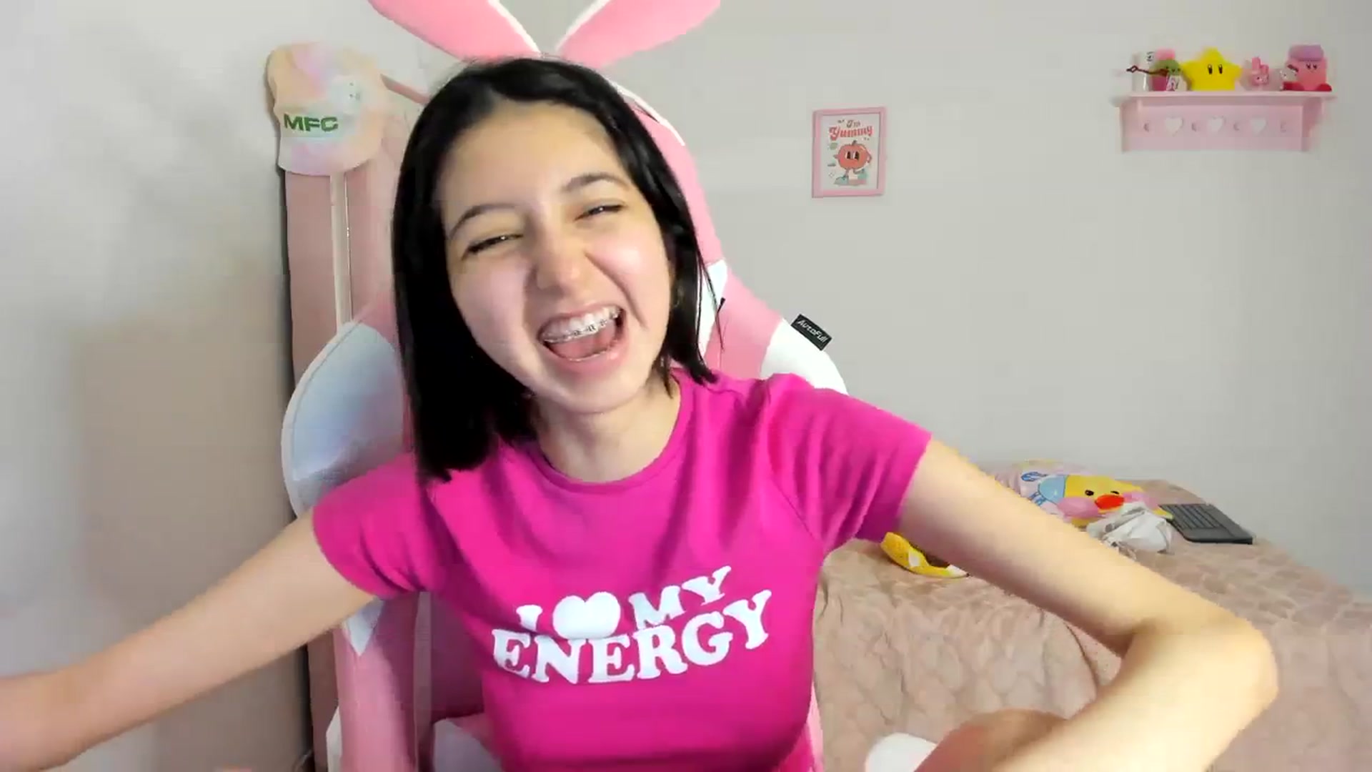 Gallery image thumbnail from Cherrycute666's myfreecams stream on, 03/29/2024, 05:32 image 17 of 20