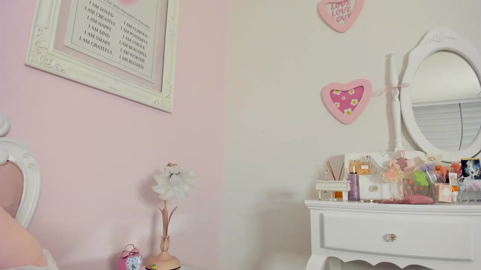 Gallery image thumbnail from Cherrycute666's myfreecams stream on, 03/30/2024, 05:57 image 12 of 20