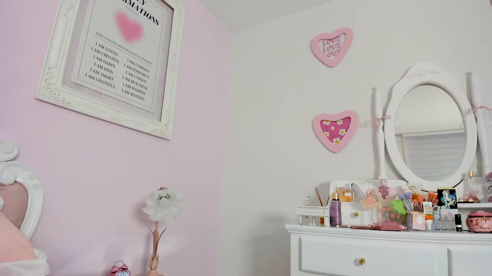 Gallery image thumbnail from Cherrycute666's myfreecams stream on, 03/30/2024, 05:57 image 4 of 20