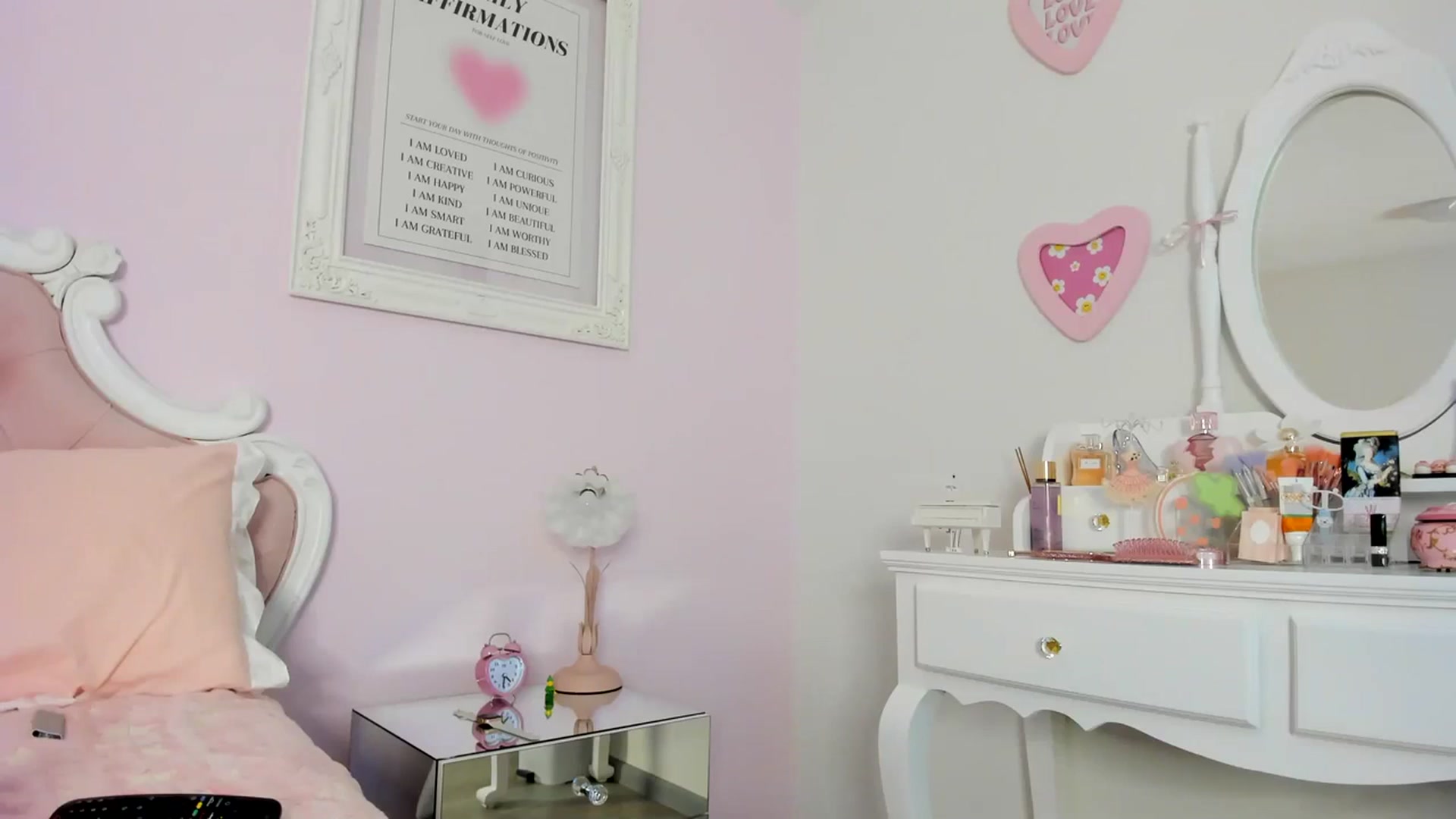 Gallery image thumbnail from Cherrycute666's myfreecams stream on, 03/30/2024, 07:32 image 15 of 20