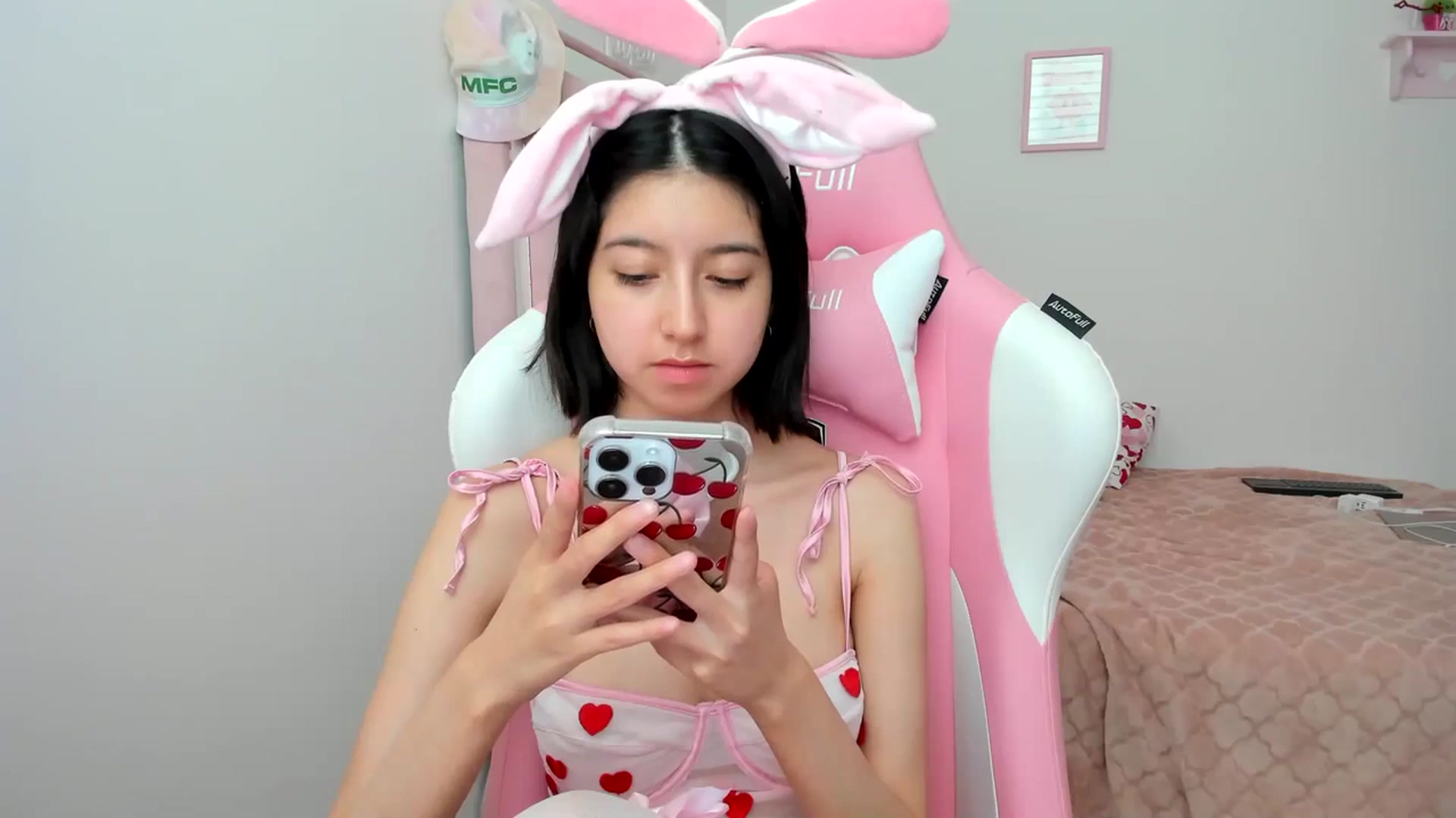 Gallery image thumbnail from Cherrycute666's myfreecams stream on, 03/30/2024, 22:47 image 19 of 20