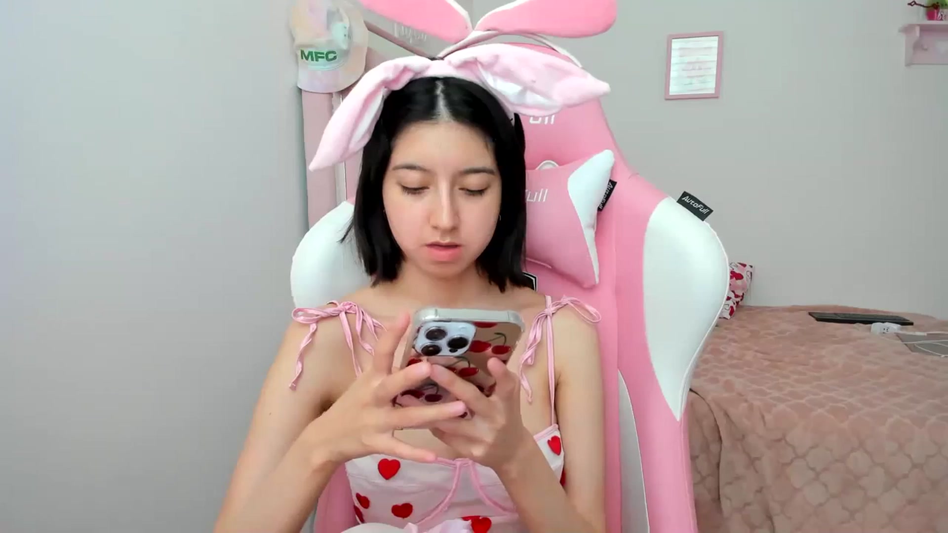 Gallery image thumbnail from Cherrycute666's myfreecams stream on, 03/30/2024, 22:47 image 20 of 20
