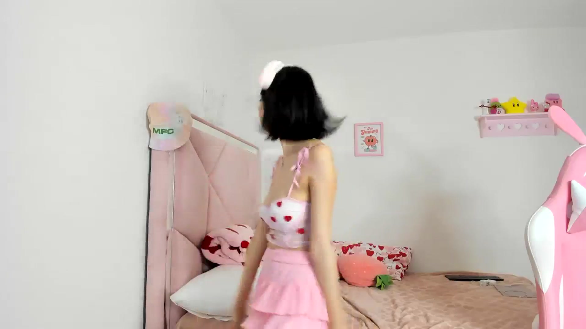 Gallery image thumbnail from Cherrycute666's myfreecams stream on, 03/31/2024, 02:28 image 10 of 20