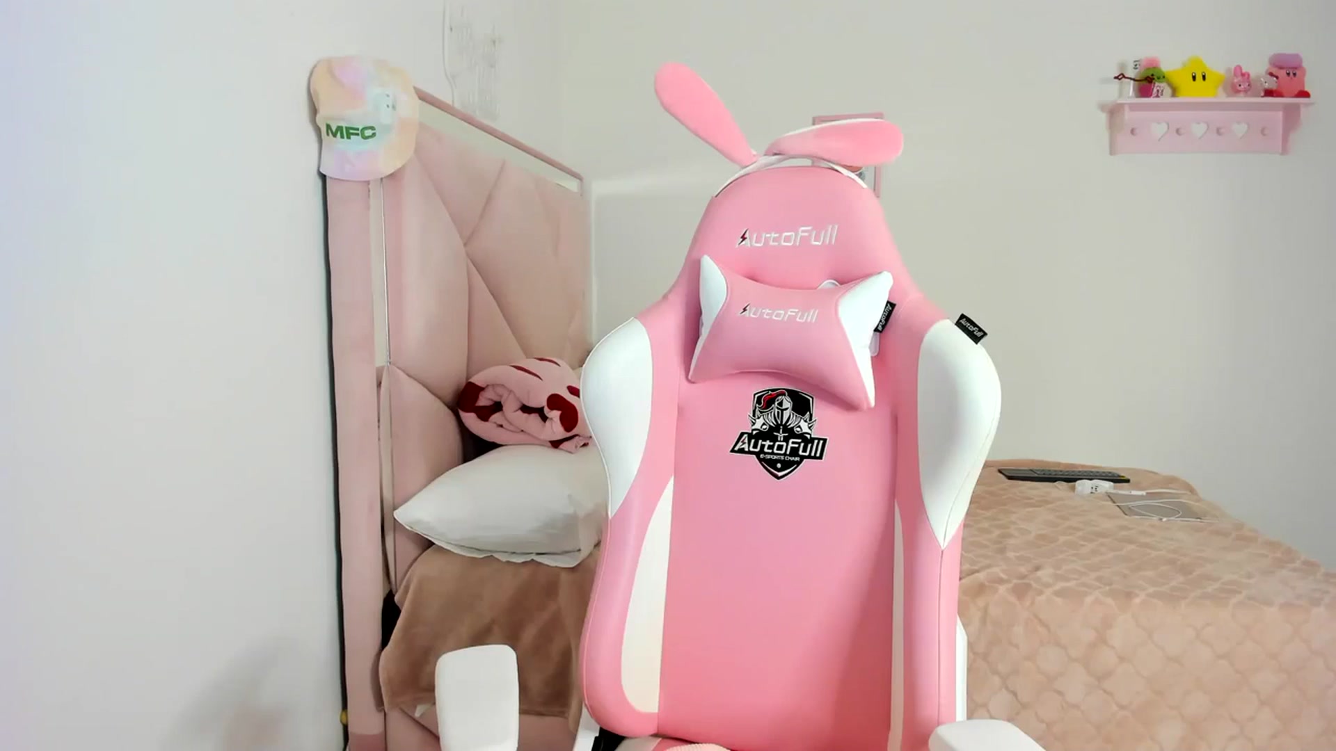 Gallery image thumbnail from Cherrycute666's myfreecams stream on, 03/31/2024, 02:28 image 14 of 20