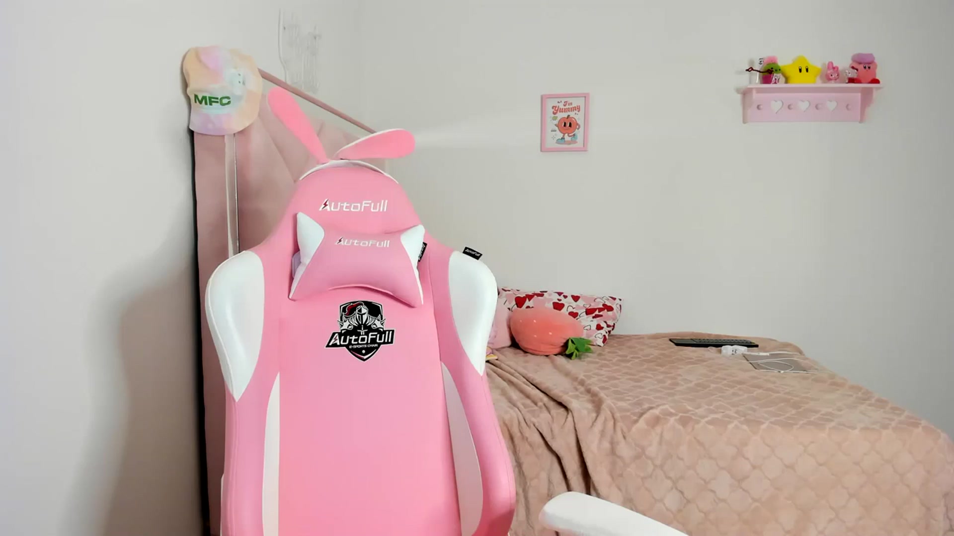 Gallery image thumbnail from Cherrycute666's myfreecams stream on, 03/31/2024, 02:28 image 8 of 20