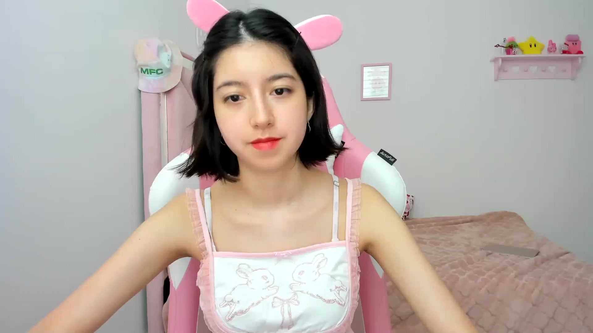 Gallery image thumbnail from Cherrycute666's myfreecams stream on, 03/31/2024, 21:00 image 4 of 20