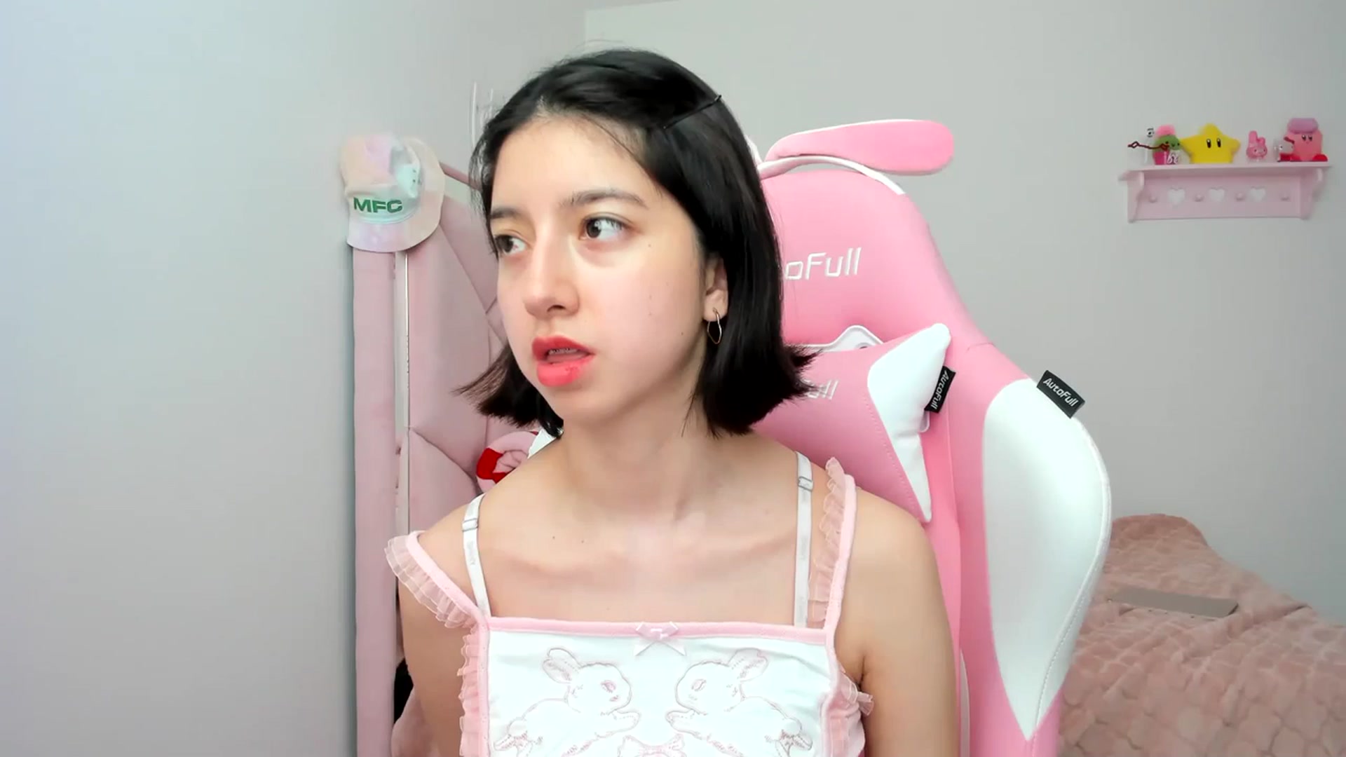Gallery image thumbnail from Cherrycute666's myfreecams stream on, 03/31/2024, 21:00 image 14 of 20