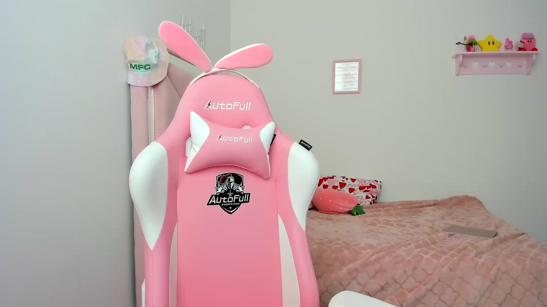 Gallery image thumbnail from Cherrycute666's myfreecams stream on, 03/31/2024, 21:00 image 2 of 20