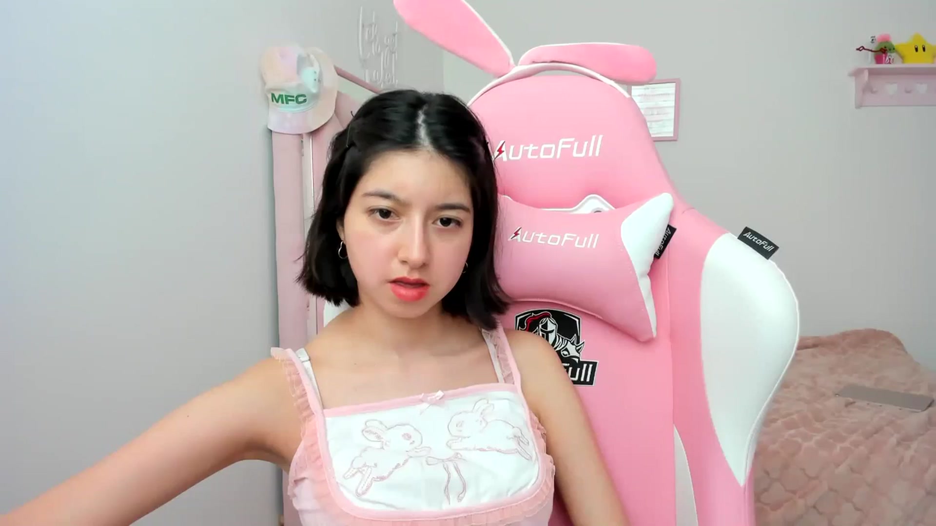 Gallery image thumbnail from Cherrycute666's myfreecams stream on, 03/31/2024, 21:00 image 17 of 20