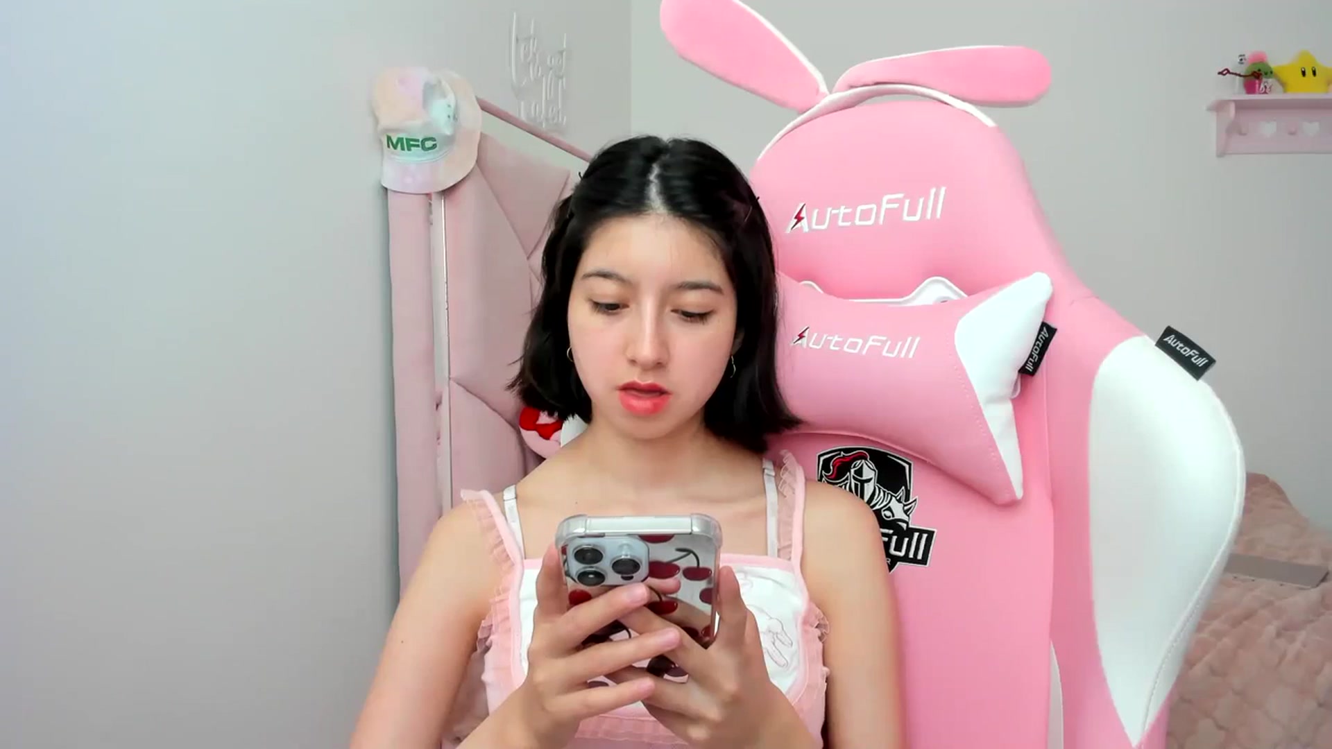 Gallery image thumbnail from Cherrycute666's myfreecams stream on, 03/31/2024, 21:00 image 16 of 20