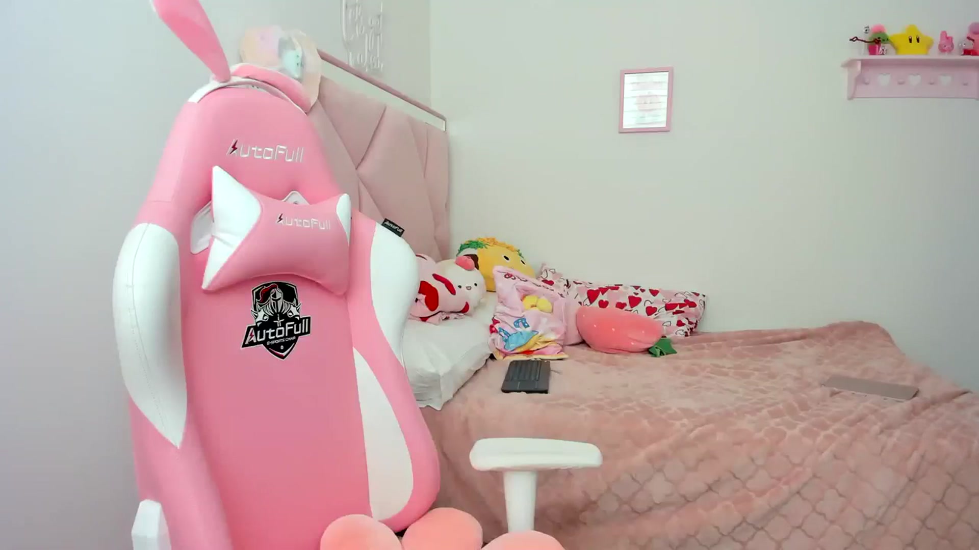 Gallery image thumbnail from Cherrycute666's myfreecams stream on, 03/31/2024, 21:00 image 19 of 20