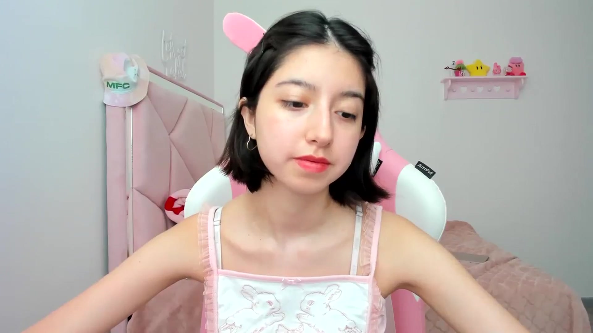 Gallery image thumbnail from Cherrycute666's myfreecams stream on, 03/31/2024, 21:00 image 13 of 20