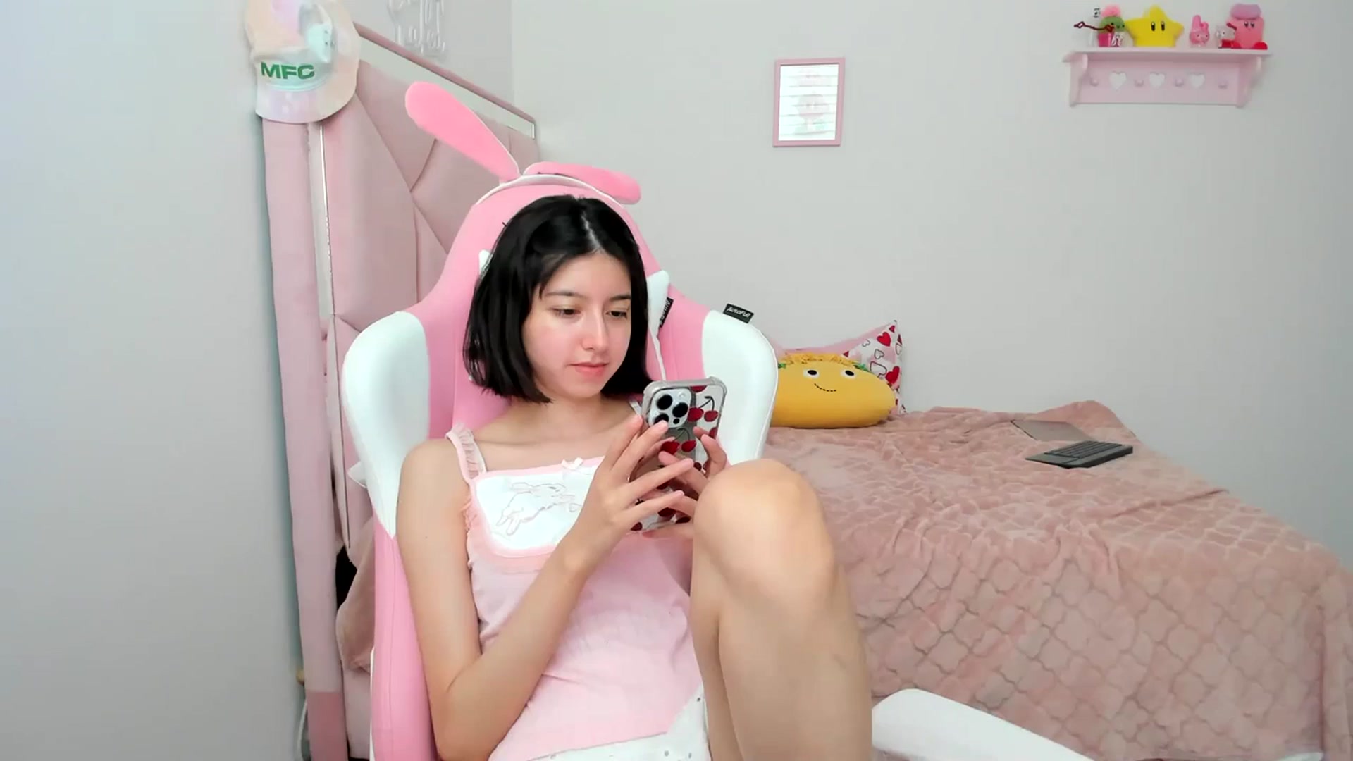 Gallery image thumbnail from Cherrycute666's myfreecams stream on, 03/31/2024, 23:21 image 12 of 20